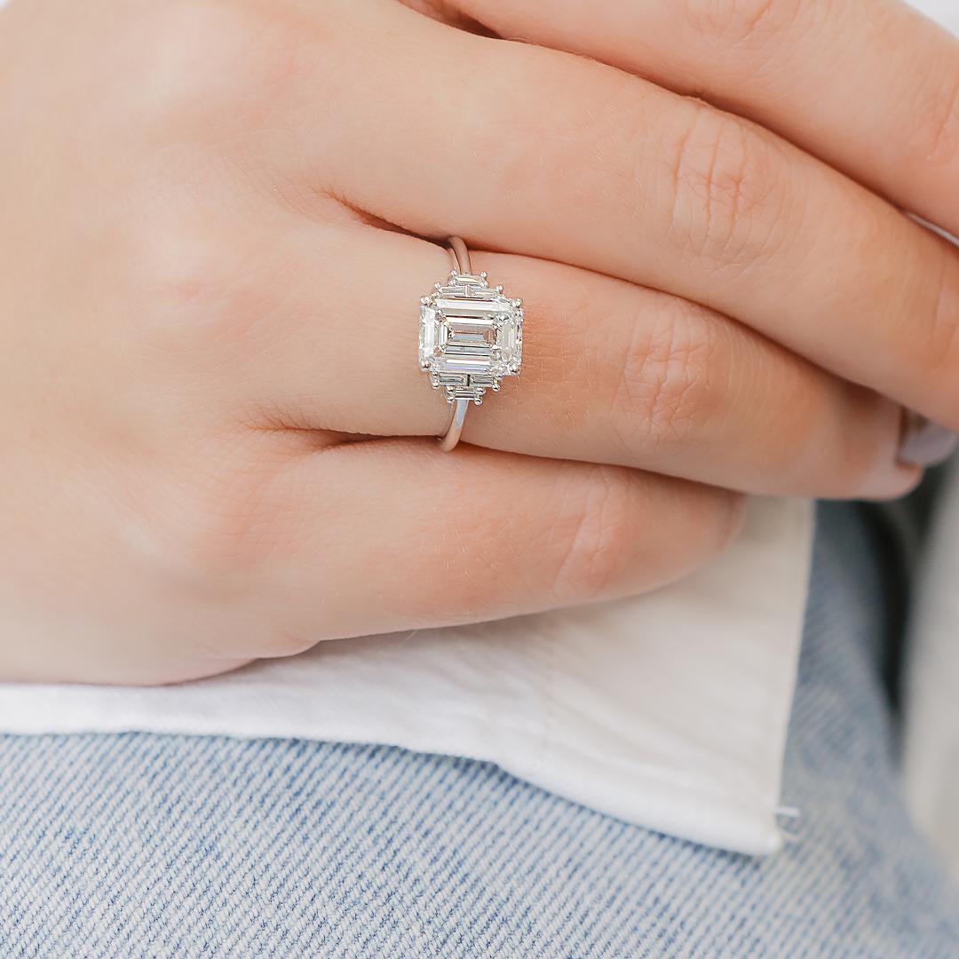 Natural 3 Carat Natural Emerald Cut Diamond Unique Design Engagement Ring In New Condition For Sale In רמת גן, IL