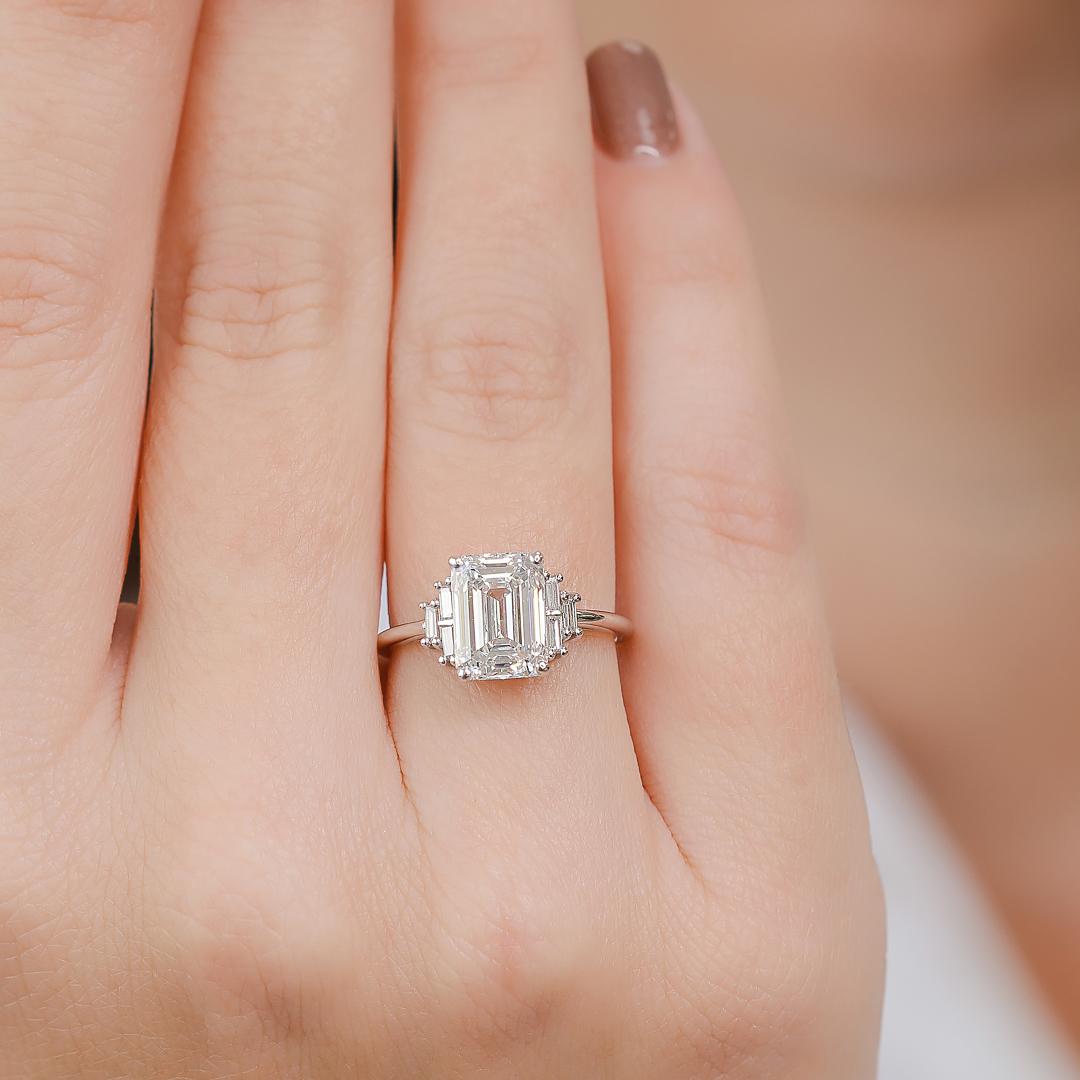 Women's or Men's Natural 3 Carat Natural Emerald Cut Diamond Unique Design Engagement Ring For Sale