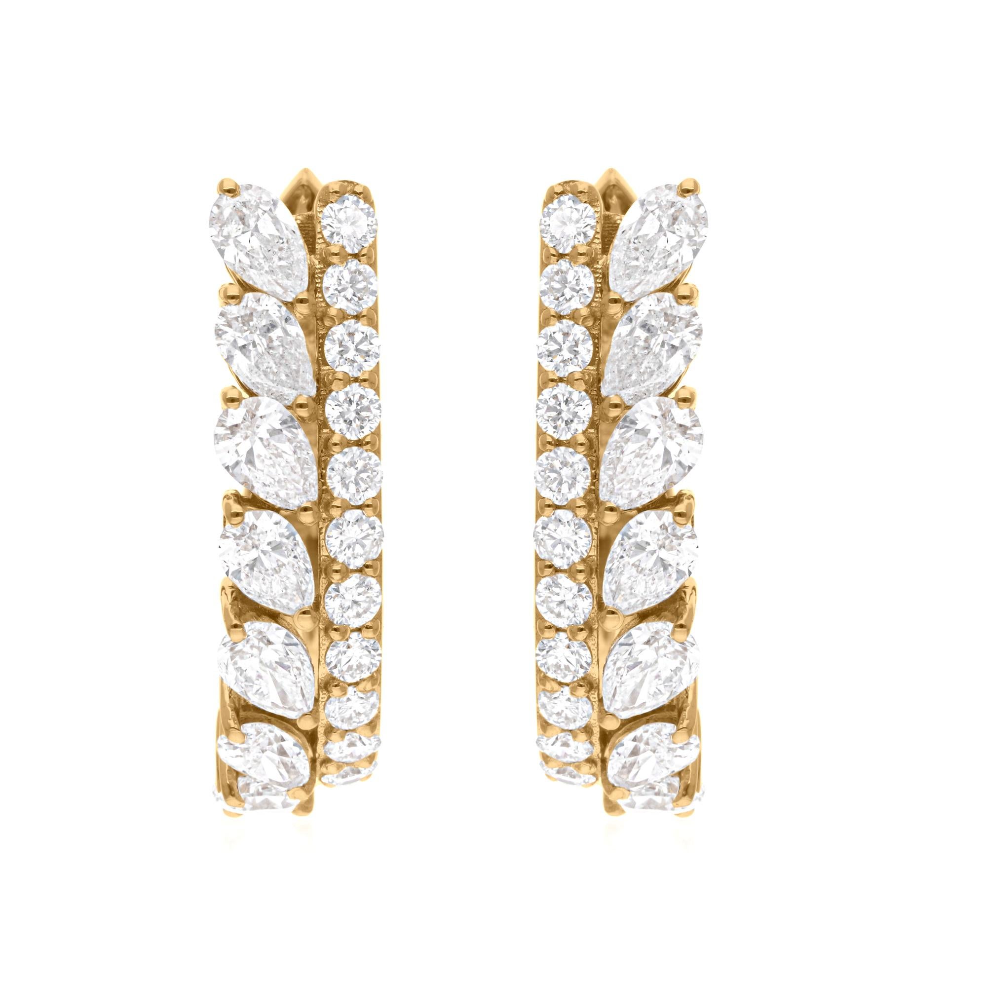 Coulées dans de l'or 18 carats, ces boucles d'oreilles exquises sont serties de 3,02 carats de diamants étincelants.

Suivez la vitrine de Spectrum Jewels pour découvrir la dernière collection et les pièces exclusives. Spectrum Jewels est fièrement