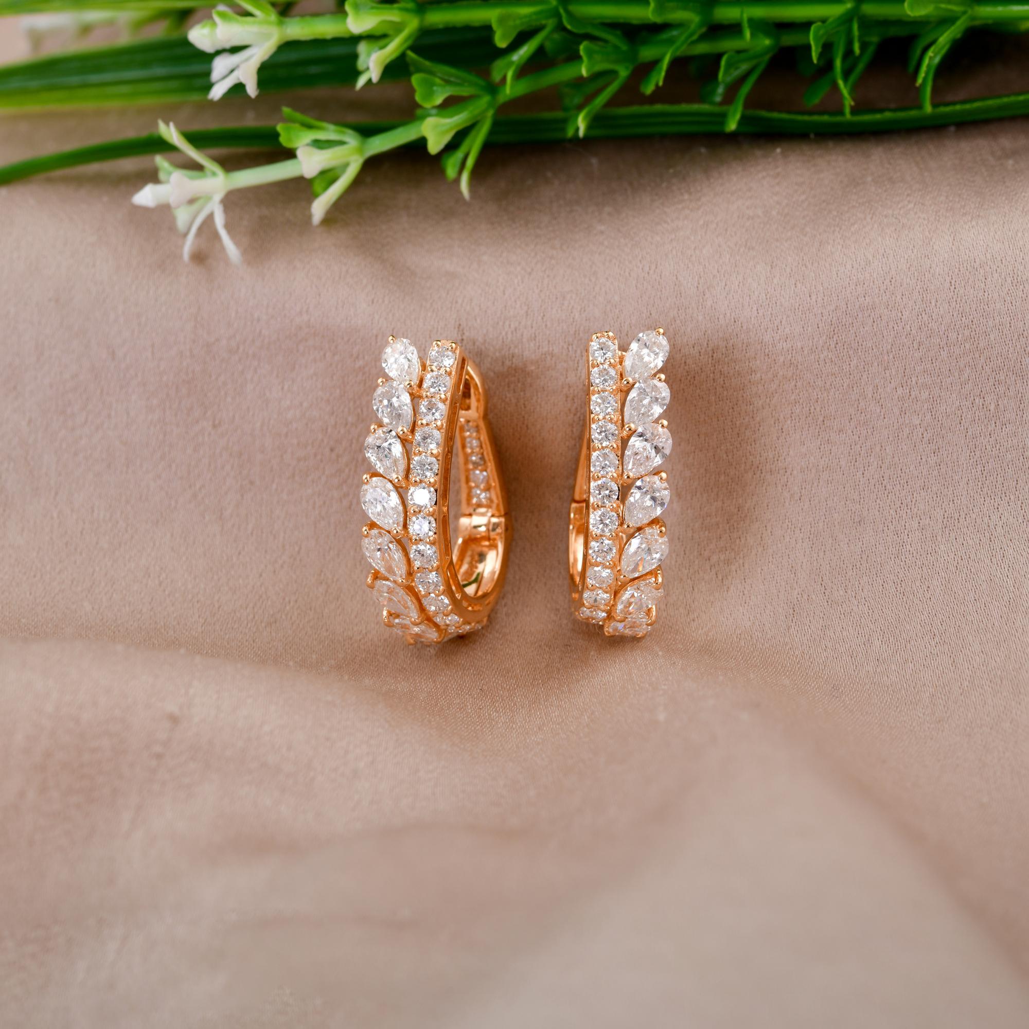Taille ronde Créoles en or jaune 18 carats avec diamants naturels de 3 carats de pureté SI en vente