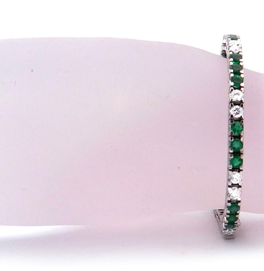 Women's Natural 3 ct Emerald and 3.67ct Diamond 18K White Gold Tennis Bracelet For Sale