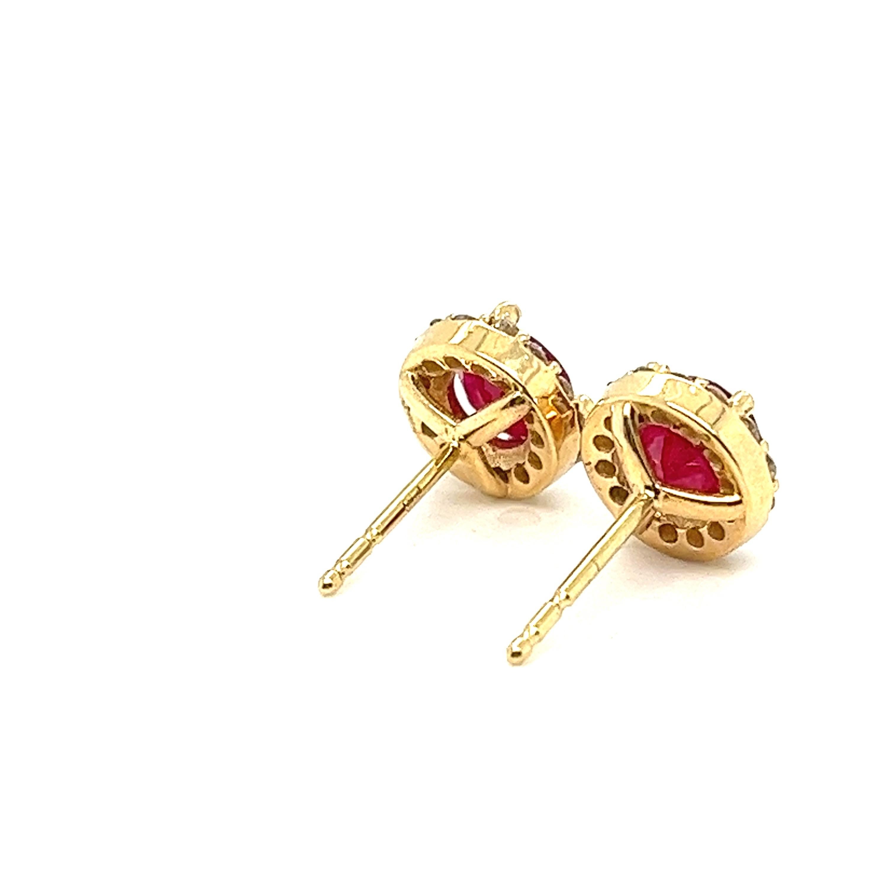 Women's or Men's Natural 3 Carat Ruby Diamond Stud Earring, 18 Karat Yellow Gold For Sale