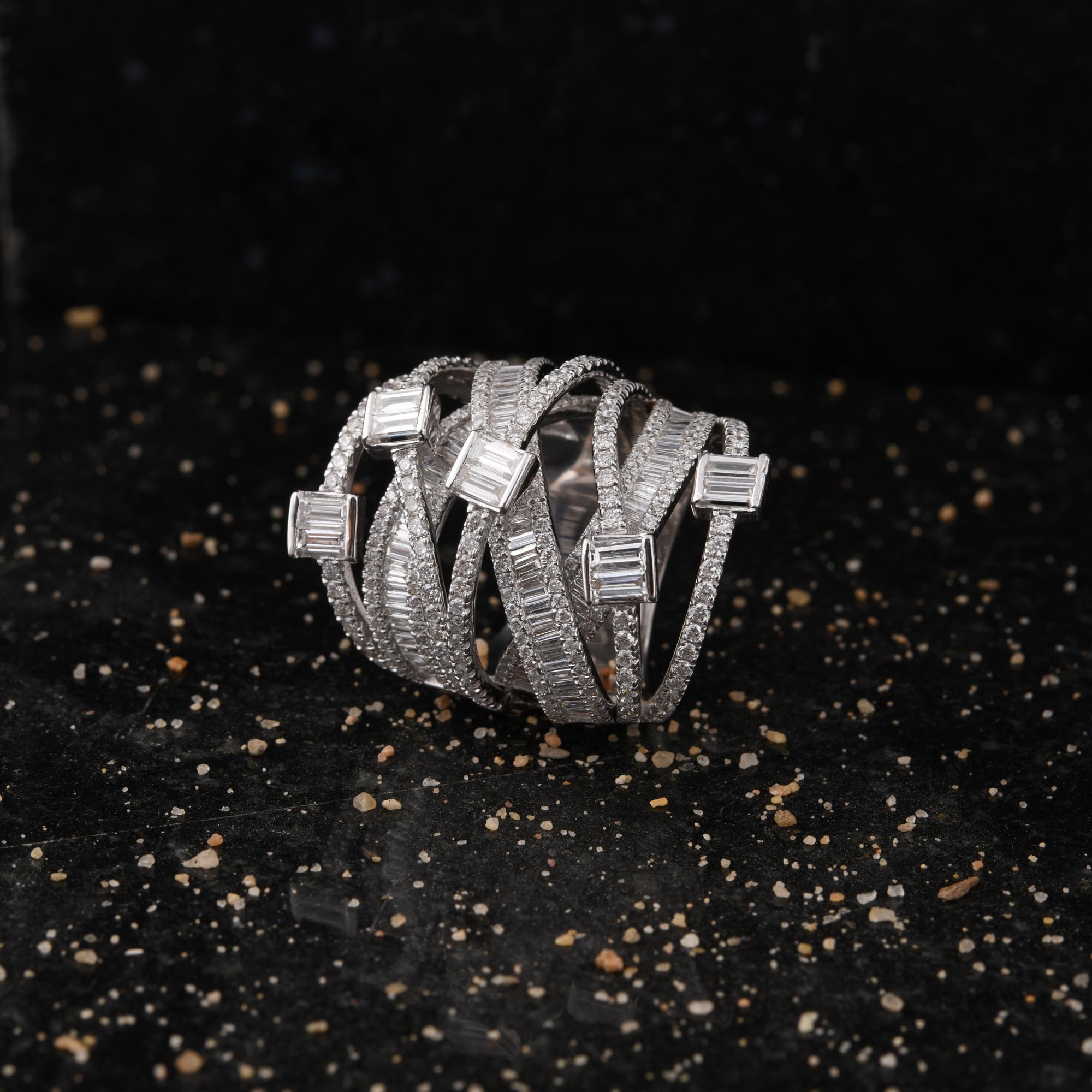 Natural 3.01 Carat SI/HI Baguette Diamond Ring 18 Karat White Gold Jewelry In New Condition For Sale In Diera, Dubai