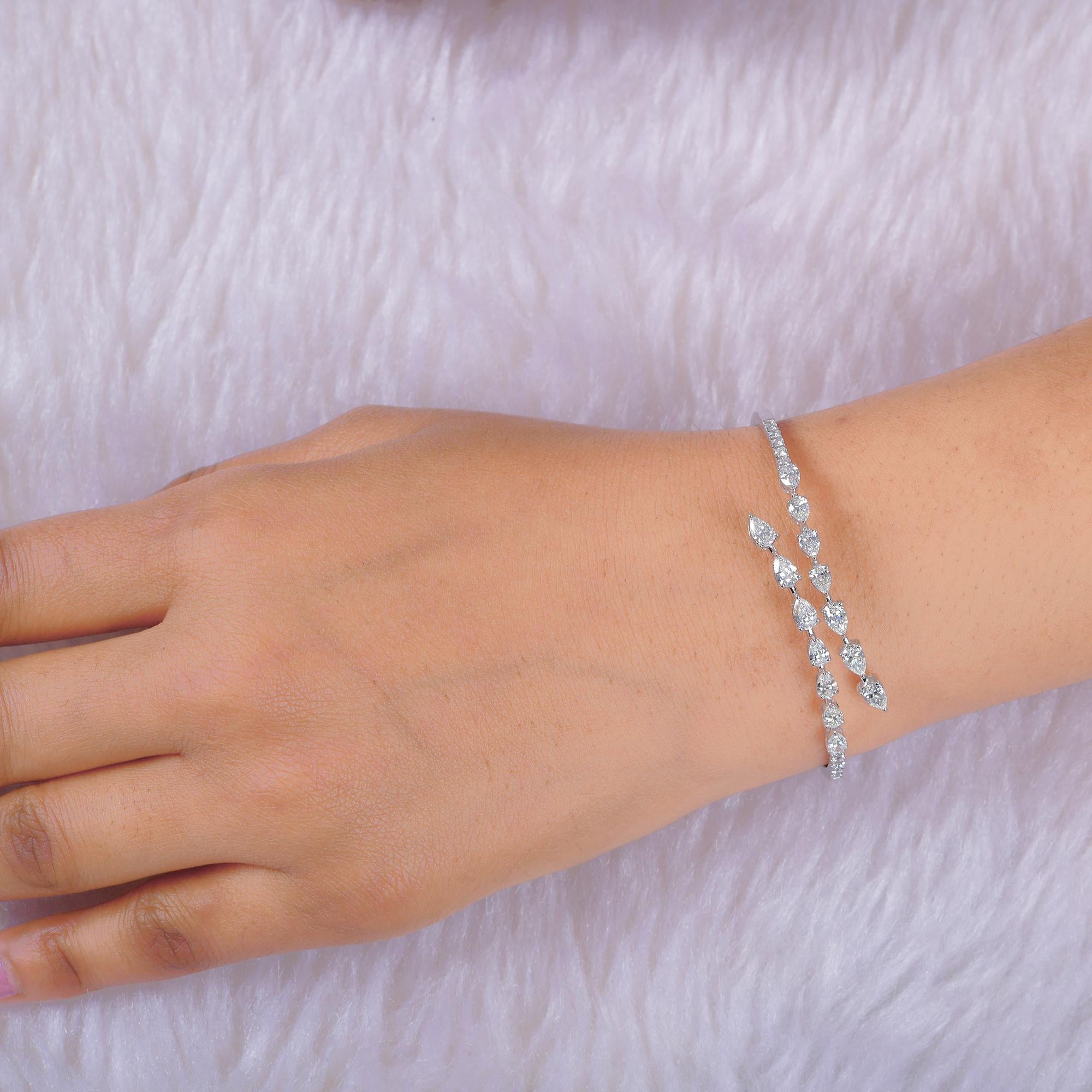 Donna Bracciale a fascia con pera e diamante rotondo da 3,02 carati Nature in oro bianco 14 carati in vendita