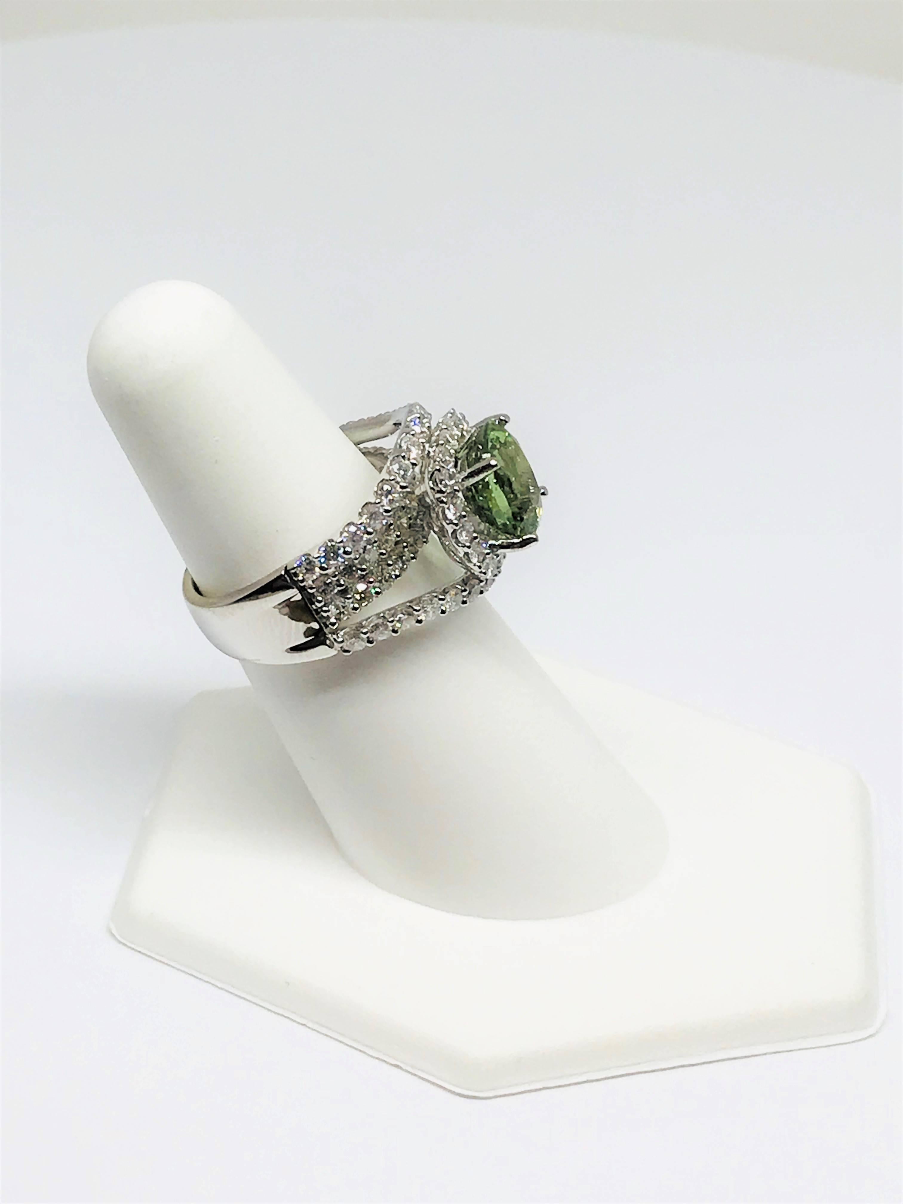 Natural 3.07 Carat Alexandrite and Diamond Ring In Excellent Condition For Sale In Kent, CT