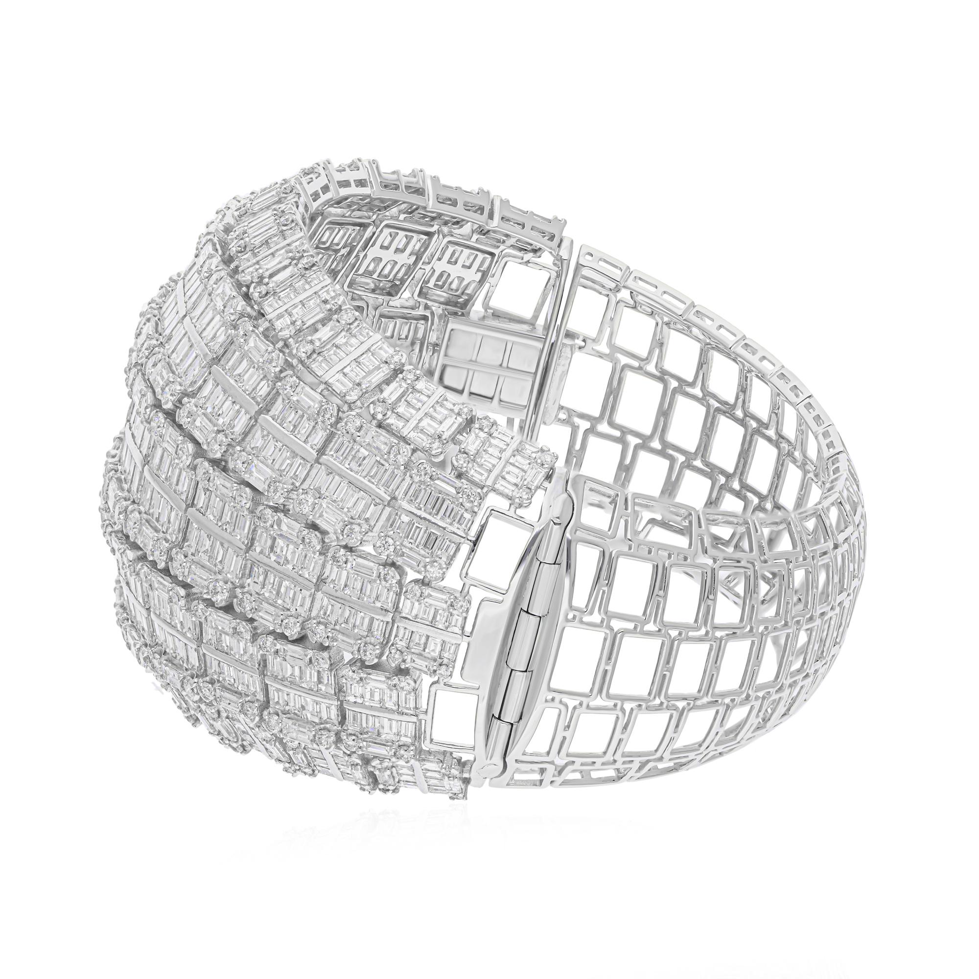 Donna Bracciale a forma di cupola con diamante naturale da 31 carati SI/H Oro bianco 14 carati in vendita