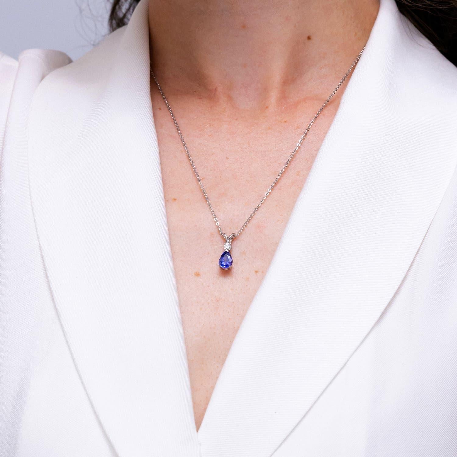 Natural 3.1 ct Tanzanite Teardrop Pendant with Diamond in 14K Rose Gold In New Condition For Sale In Los Angeles, CA