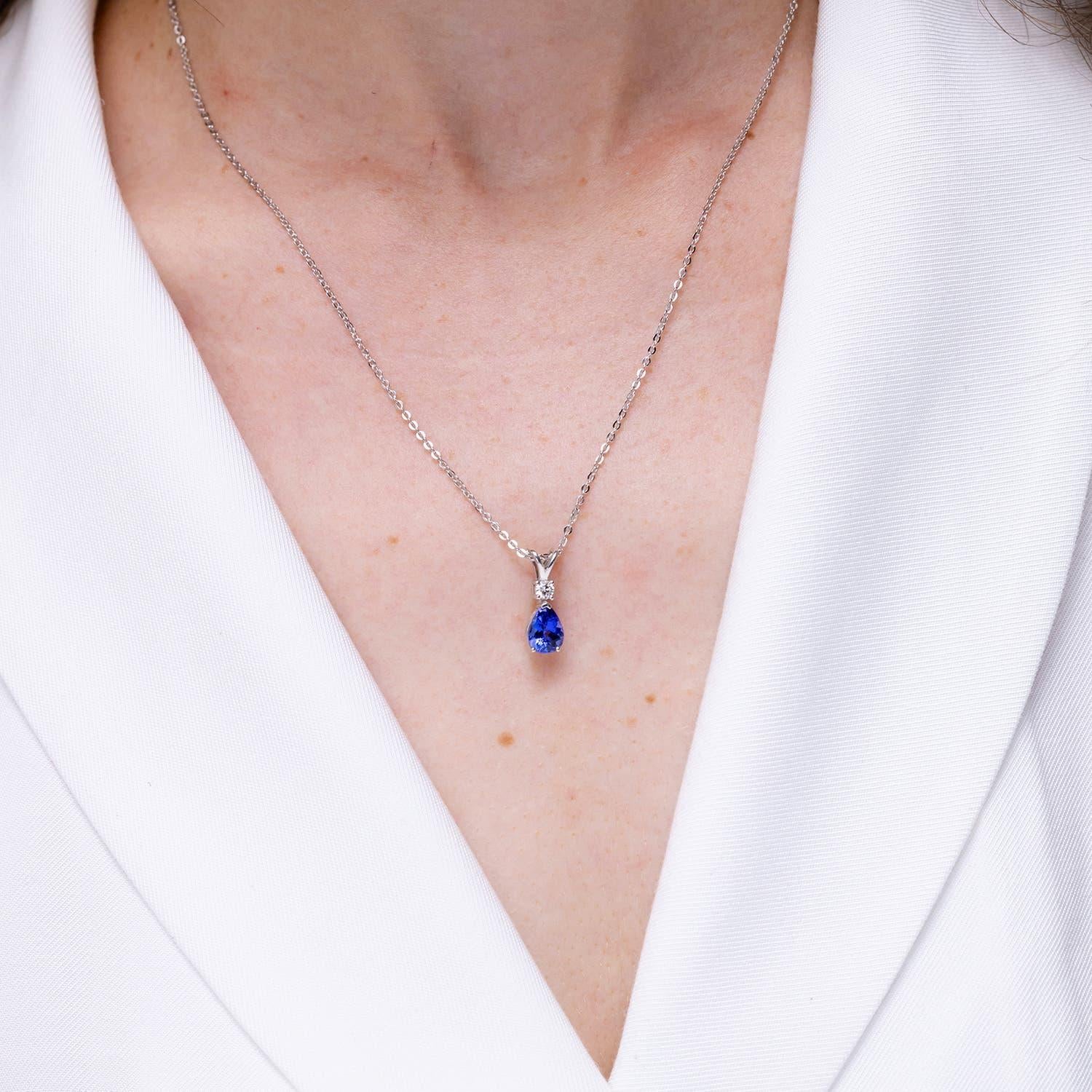 Taglio a goccia Ciondolo a goccia con tanzanite naturale da 3,1 ct e diamante in oro bianco 14K in vendita