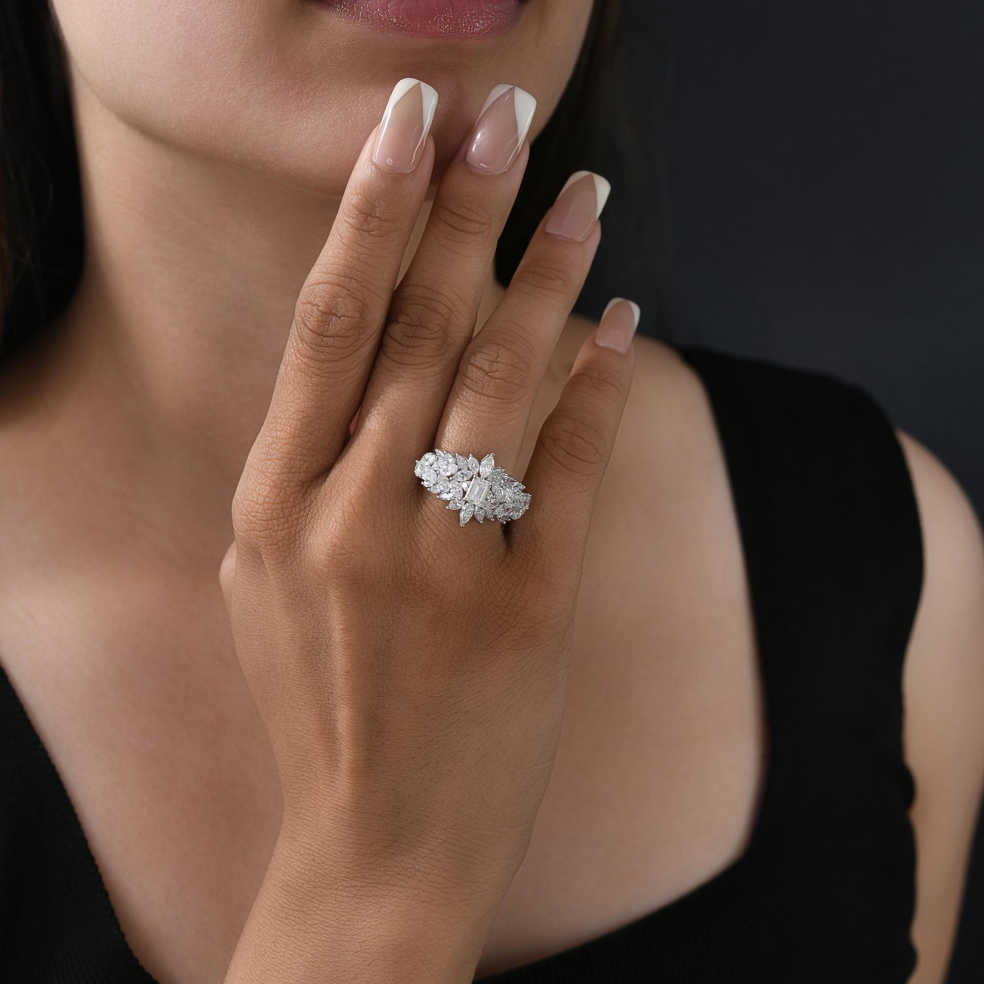 Anillo de cóctel con diamantes naturales de 3,11 quilates, claridad SI y color HI, oro blanco de 18 quilates Moderno en venta