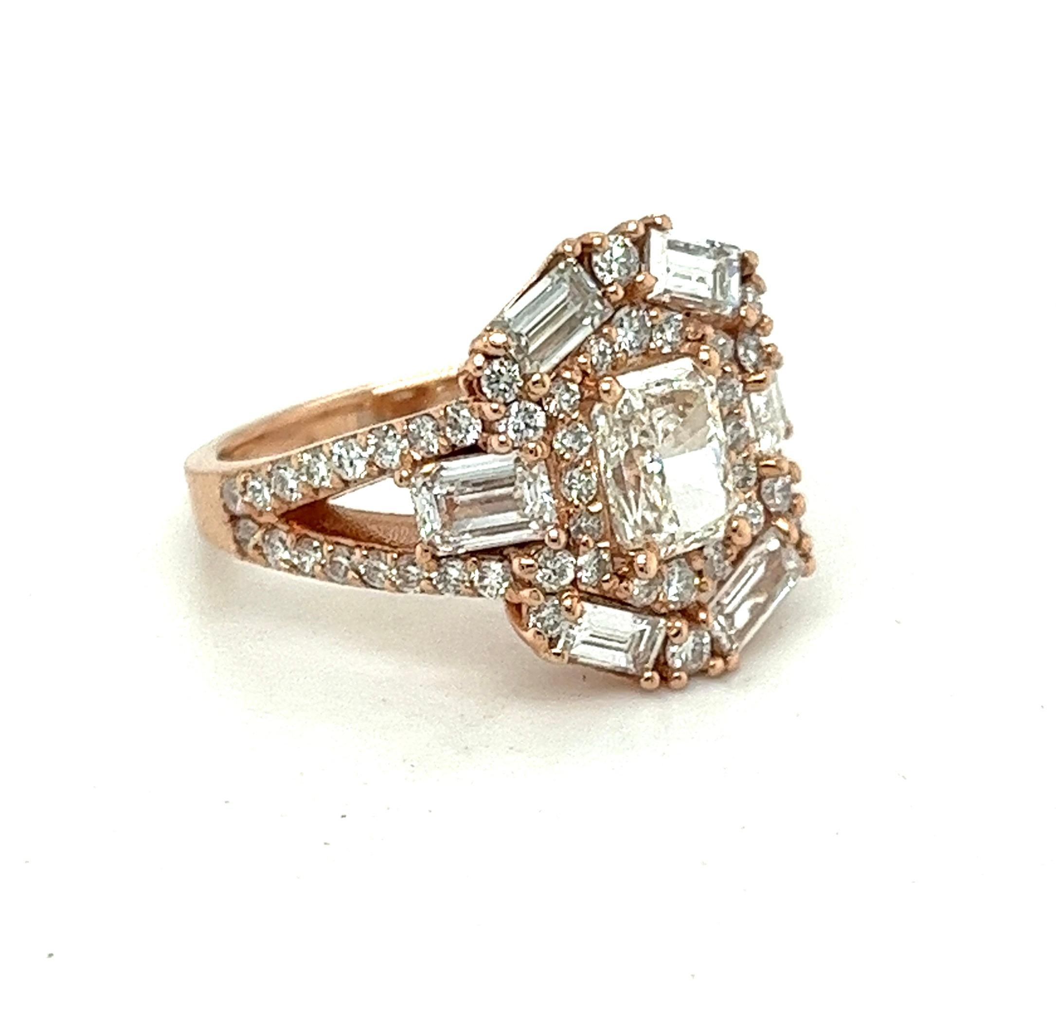 Taille radiant Bague géométrique en or rose, diamant naturel de 3,15 carats, or rose 14K en vente
