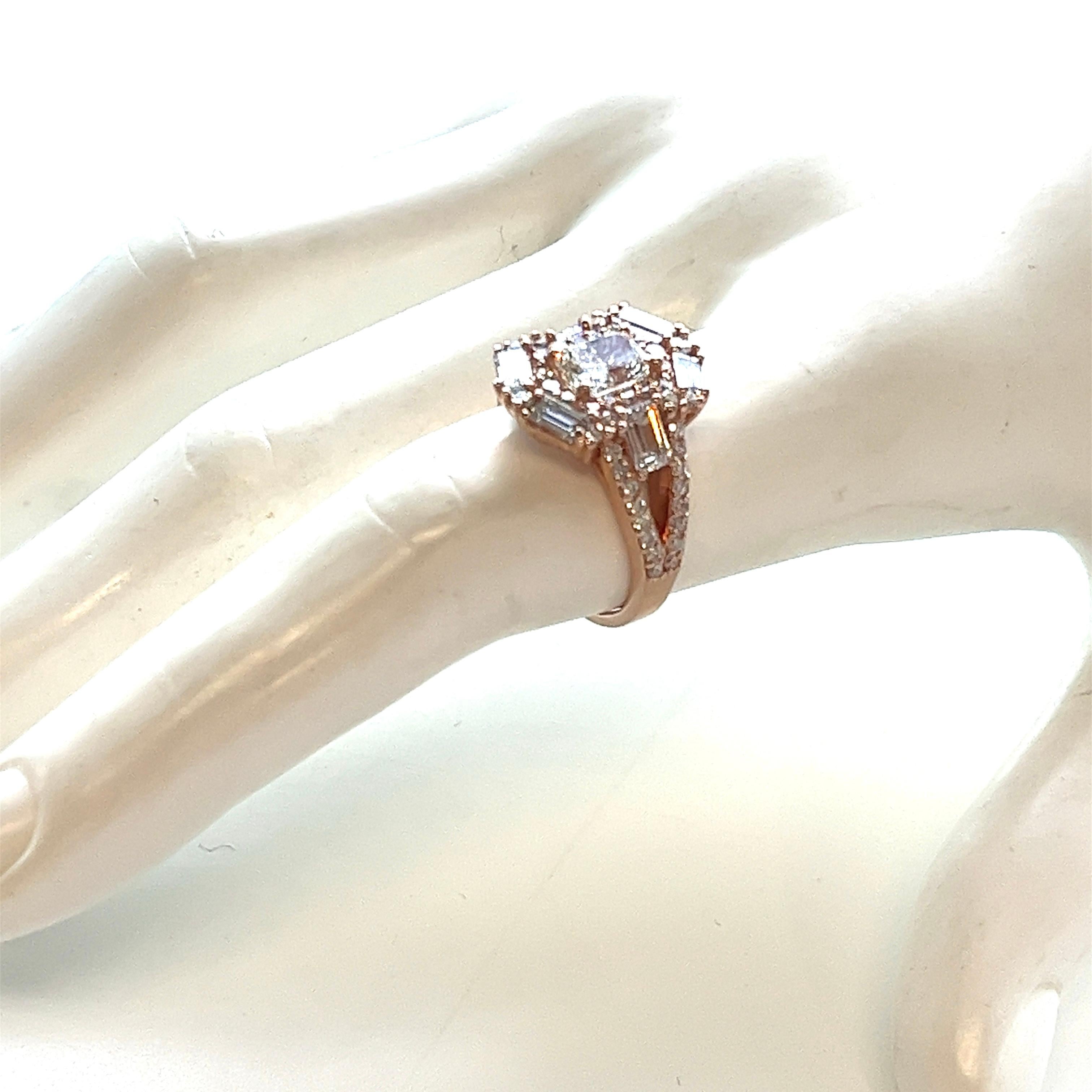 Natural 3.15 Carat Diamond Geometric Rose Gold Ring, 14K Rose Gold In Excellent Condition For Sale In Miami, FL