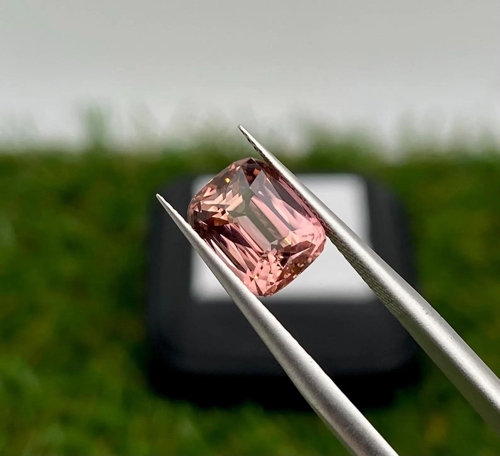 Natürlicher Turmalin aus Nigeria loser Edelstein

Edelsteinfarbe: Rosa
Edelstein-Typ: Turmalin
Größe des Edelsteins: 8,90x7,02x6,18 mm
Schnittqualität: Ausgezeichnet
Klarheit/Grad: Lupenrein
Form des Edelsteins: Kissenschliff
Schaffung von