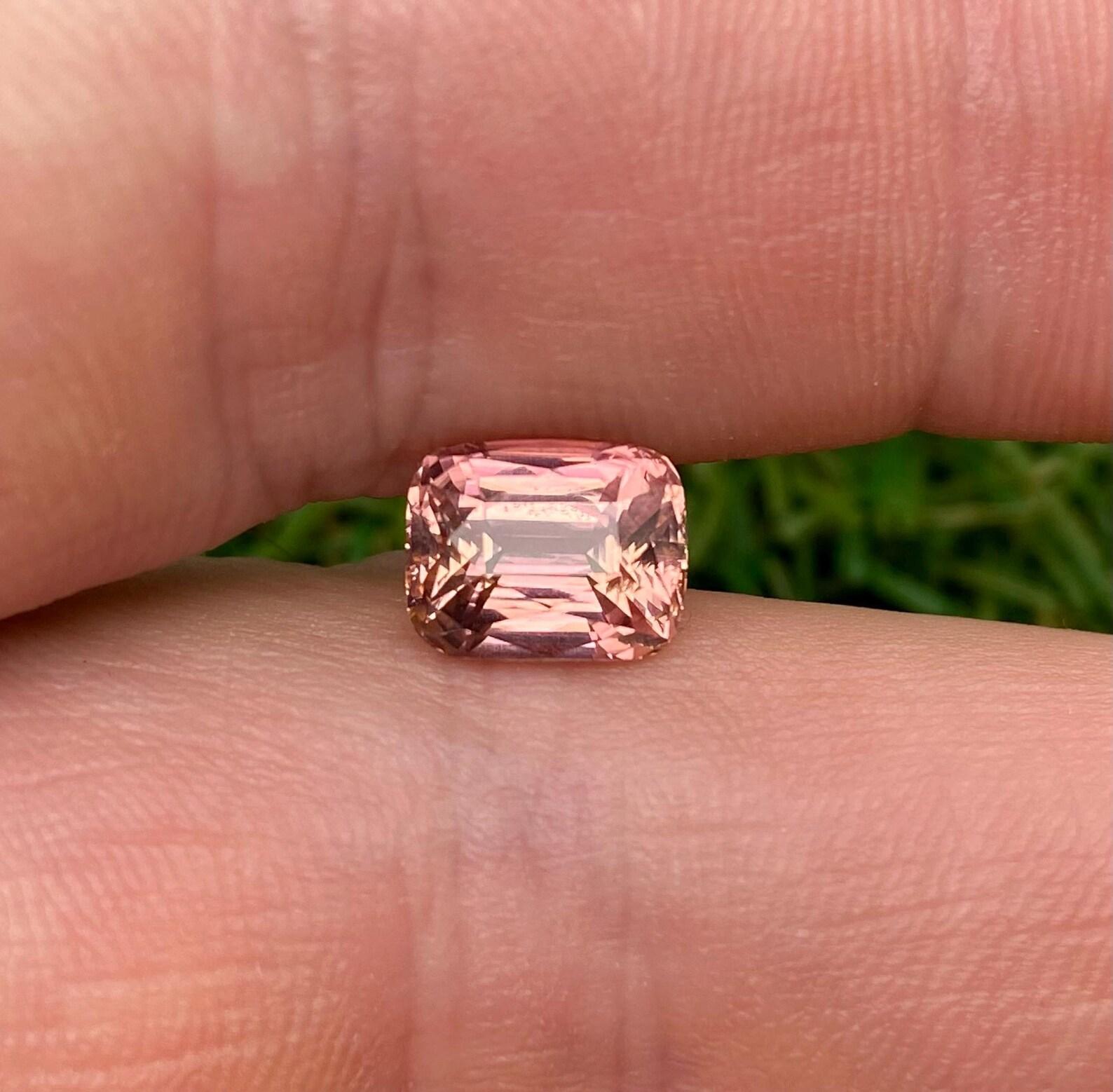 Natürlicher 3,15 ct., Turmalin Lose Edelstein, aus Nigeria, Cushion, Zertifikat. im Zustand „Neu“ im Angebot in Daugavpils, LV