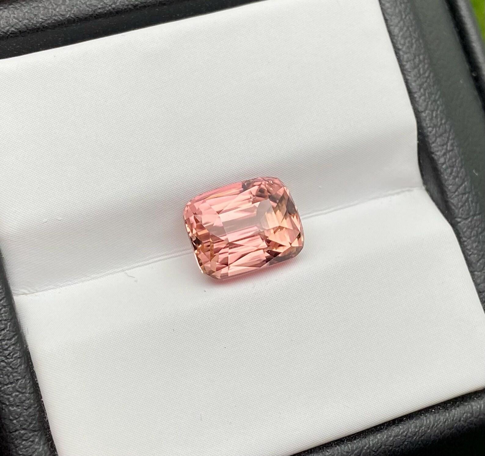 Natürlicher 3,15 ct., Turmalin Lose Edelstein, aus Nigeria, Cushion, Zertifikat. im Angebot 2