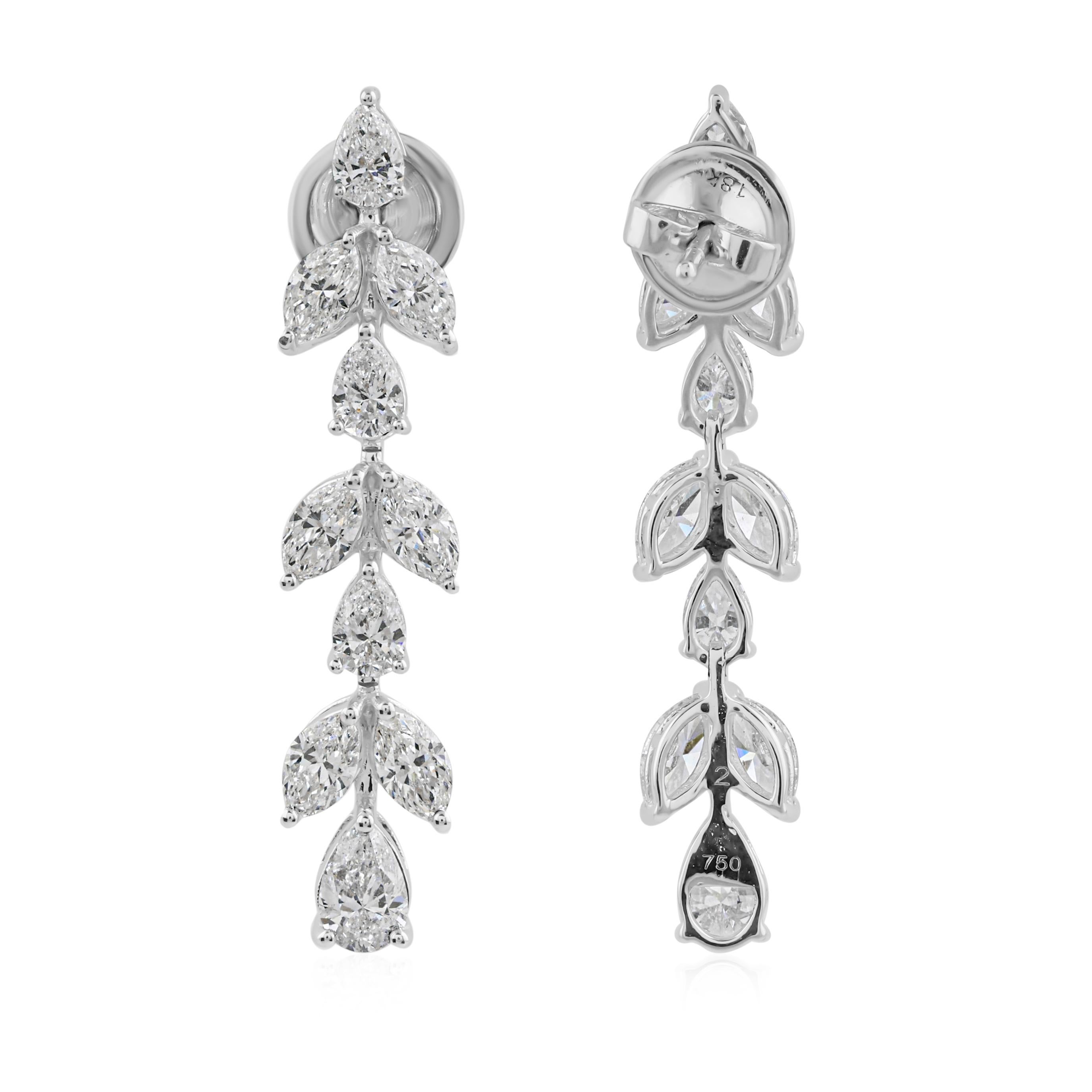 Coulées dans de l'or 18 carats, ces boucles d'oreilles exquises sont serties de 3,26 carats de diamants étincelants.

Suivez la vitrine de Spectrum Jewels pour découvrir la dernière collection et les pièces exclusives. Spectrum Jewels est fièrement
