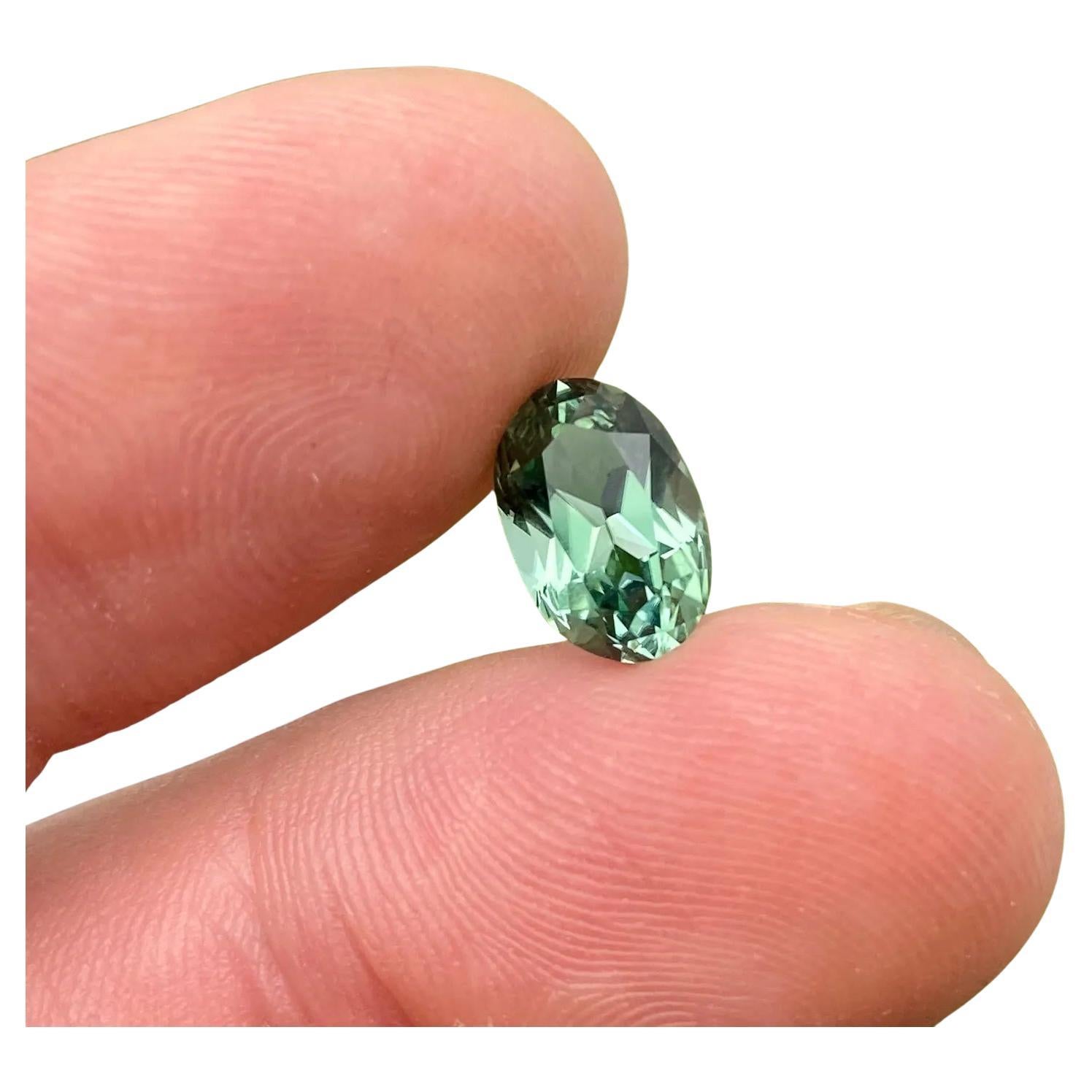 Tourmaline Naturelle 3.21 Ct. pierre précieuse en vrac, taille ovale, Nigeria , Certificat.