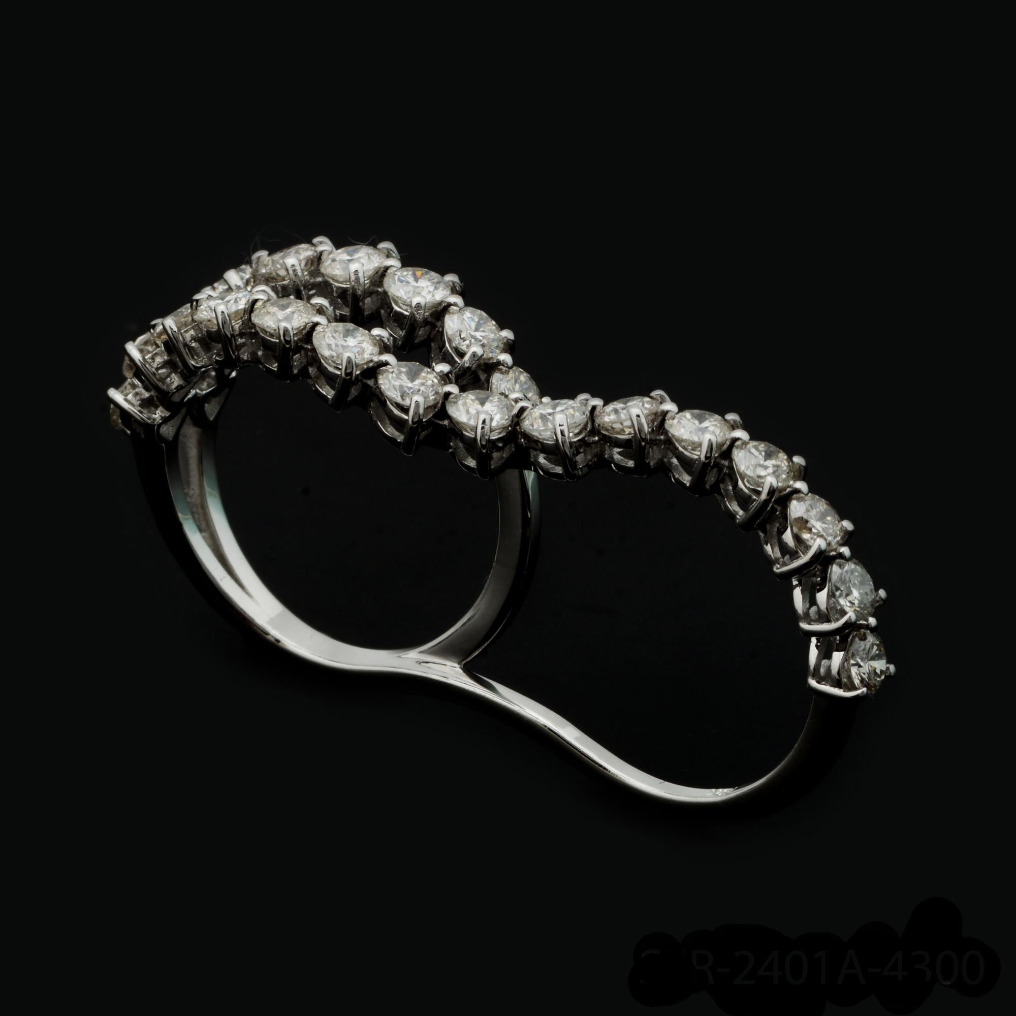 Natural 3.25 Carat Heart Shape Diamond Double Finger Ring 14 Karat White Gold For Sale 1