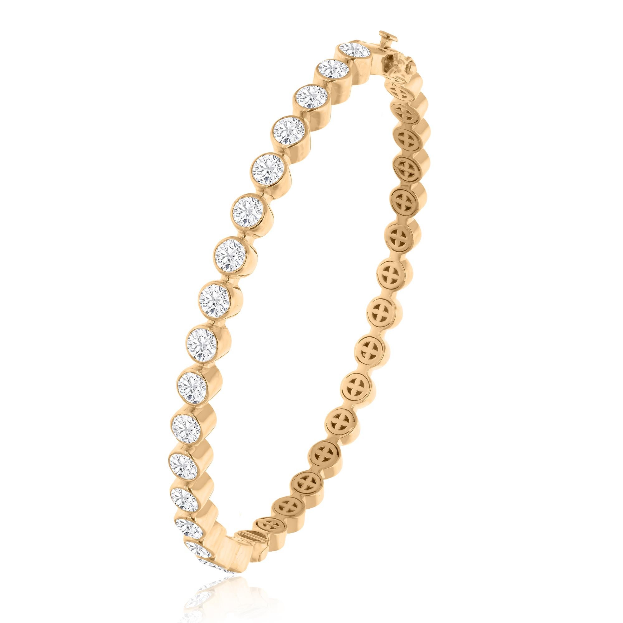 Round Cut Natural 3.27 Carat Round Diamond Bangle Bracelet 18 Karat Yellow Gold Jewelry For Sale