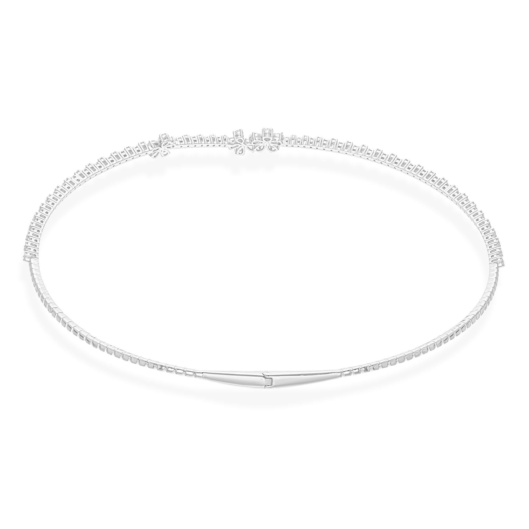 Donna Collana girocollo con diamanti naturali da 3,28 carati SI/H Pear Round in oro bianco 18 carati in vendita