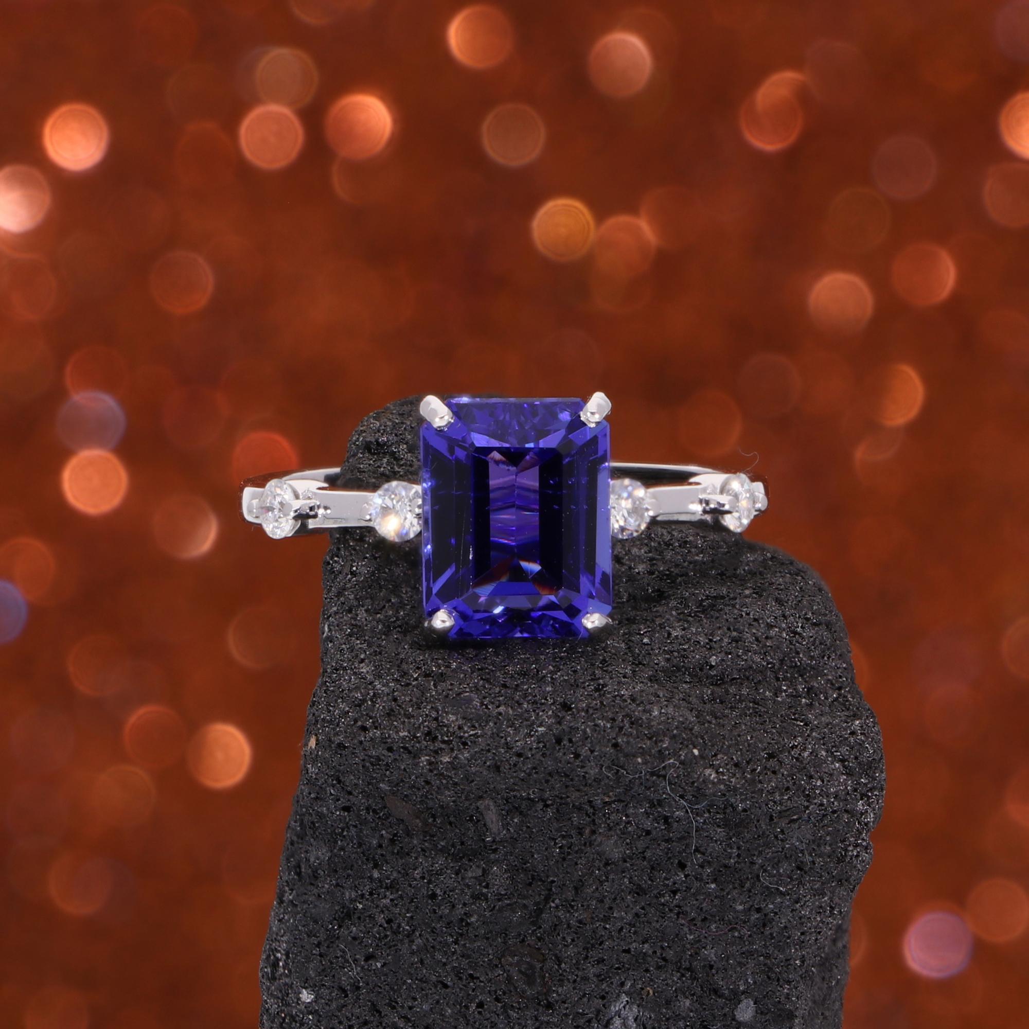 Natürlicher 3,29 Karat Tansanit Ehering mit 0,10 Karat Diamant aus 18 Karat Weißgold im Zustand „Neu“ im Angebot in Diera, Dubai