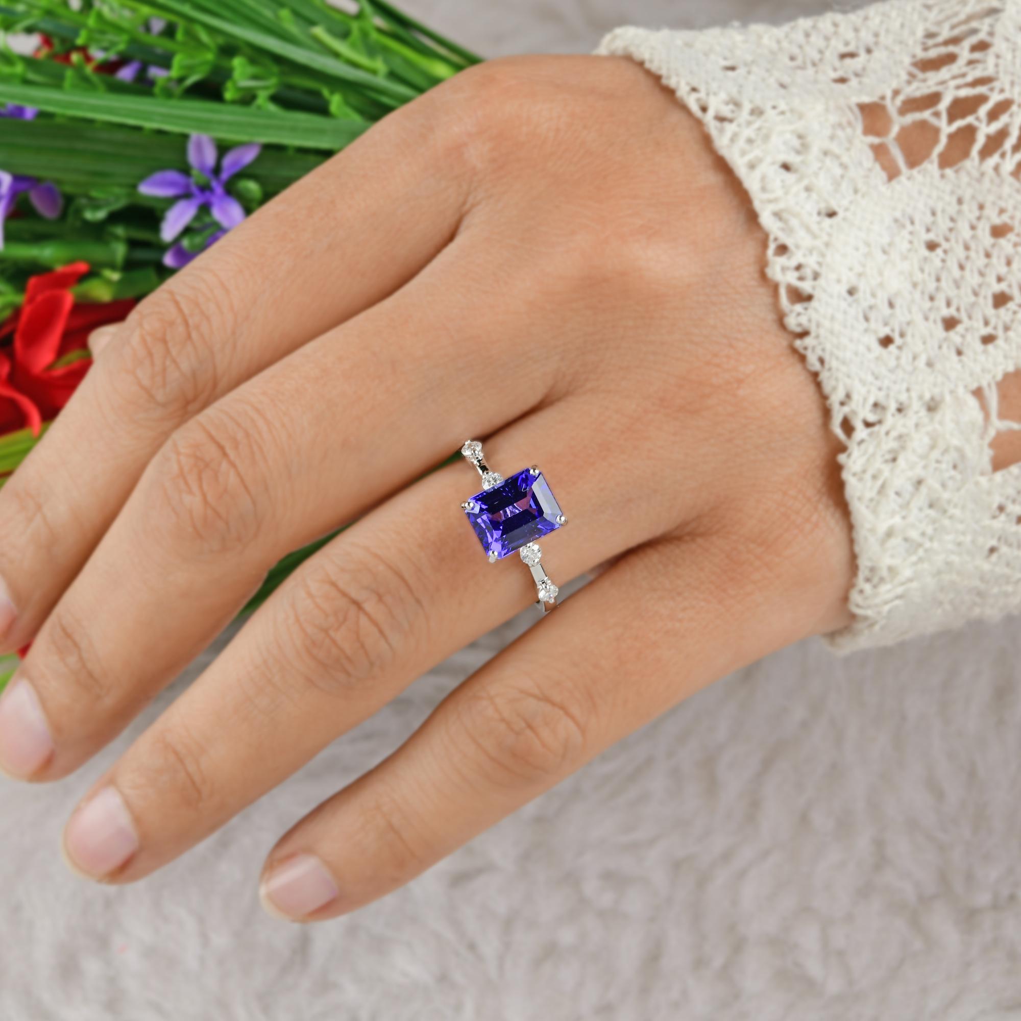 Natürlicher 3,29 Karat Tansanit Ehering mit 0,10 Karat Diamant aus 18 Karat Weißgold Damen im Angebot