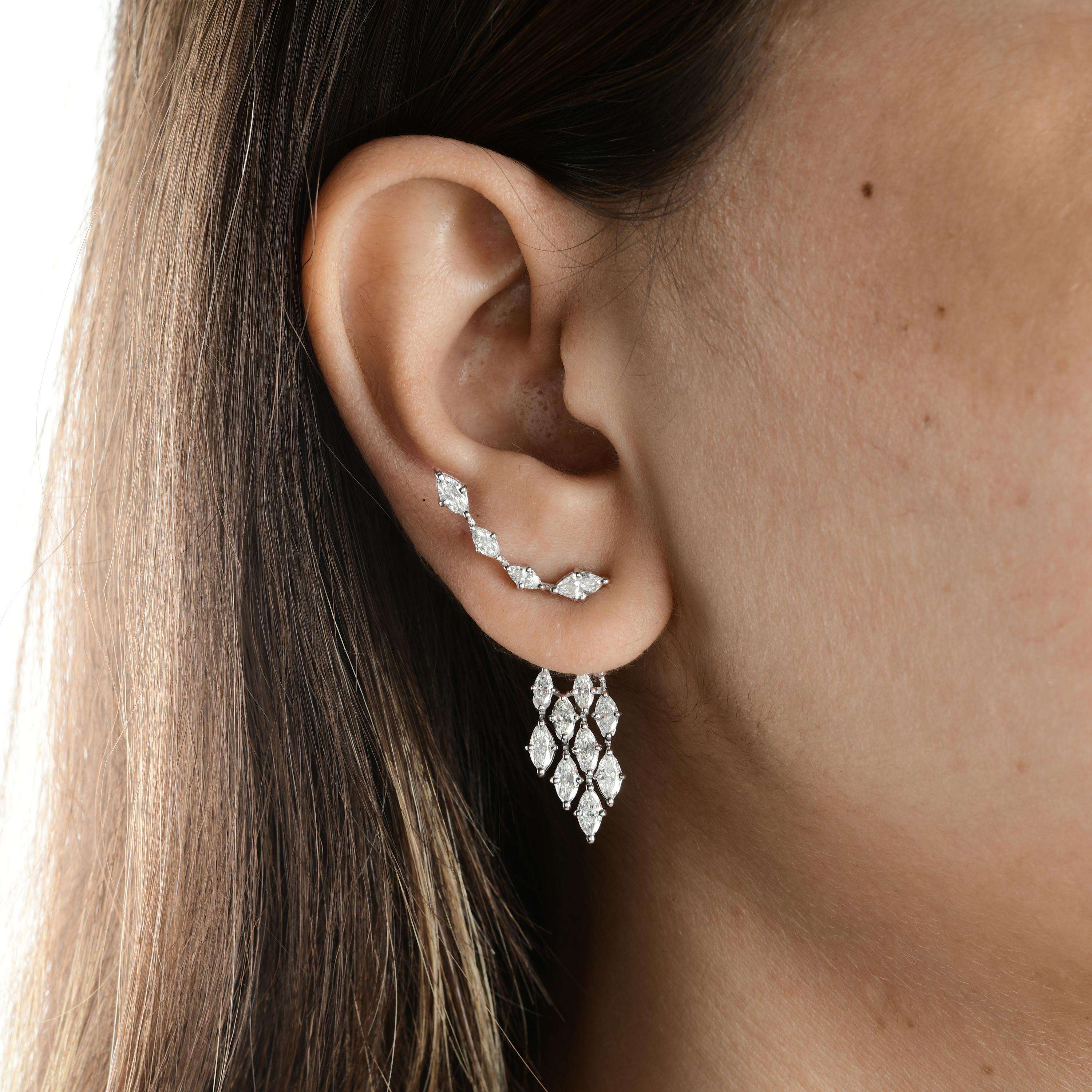 Questi orecchini a perno con cluster di diamanti naturali da 3,3 carati SI/H in oro bianco 14 carati sono caratterizzati da diamanti con taglio a marquise che formano un orecchino a perno con cluster di diamanti con taglio a marquise come perno