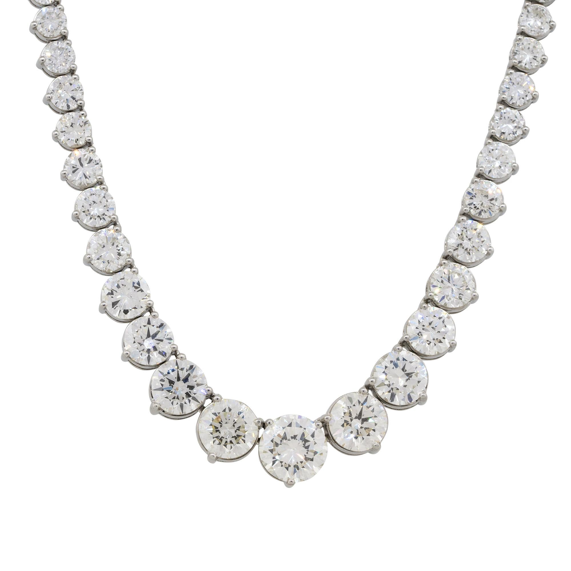 Moderne Collier tennis en platine avec diamants gradués naturels de 33,09 carats, en stock en vente