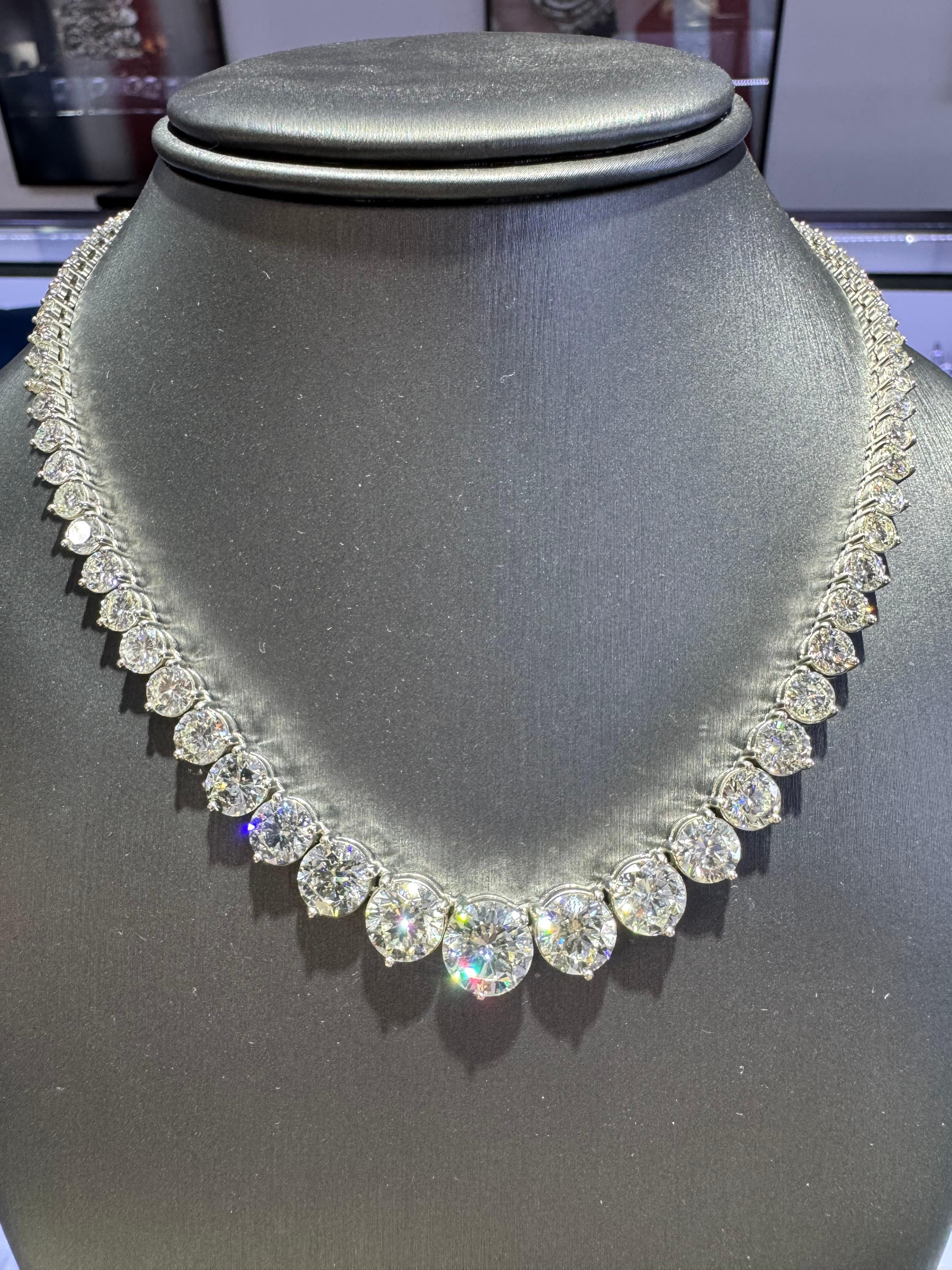 Collier tennis en platine avec diamants gradués naturels de 33,09 carats, en stock en vente 3