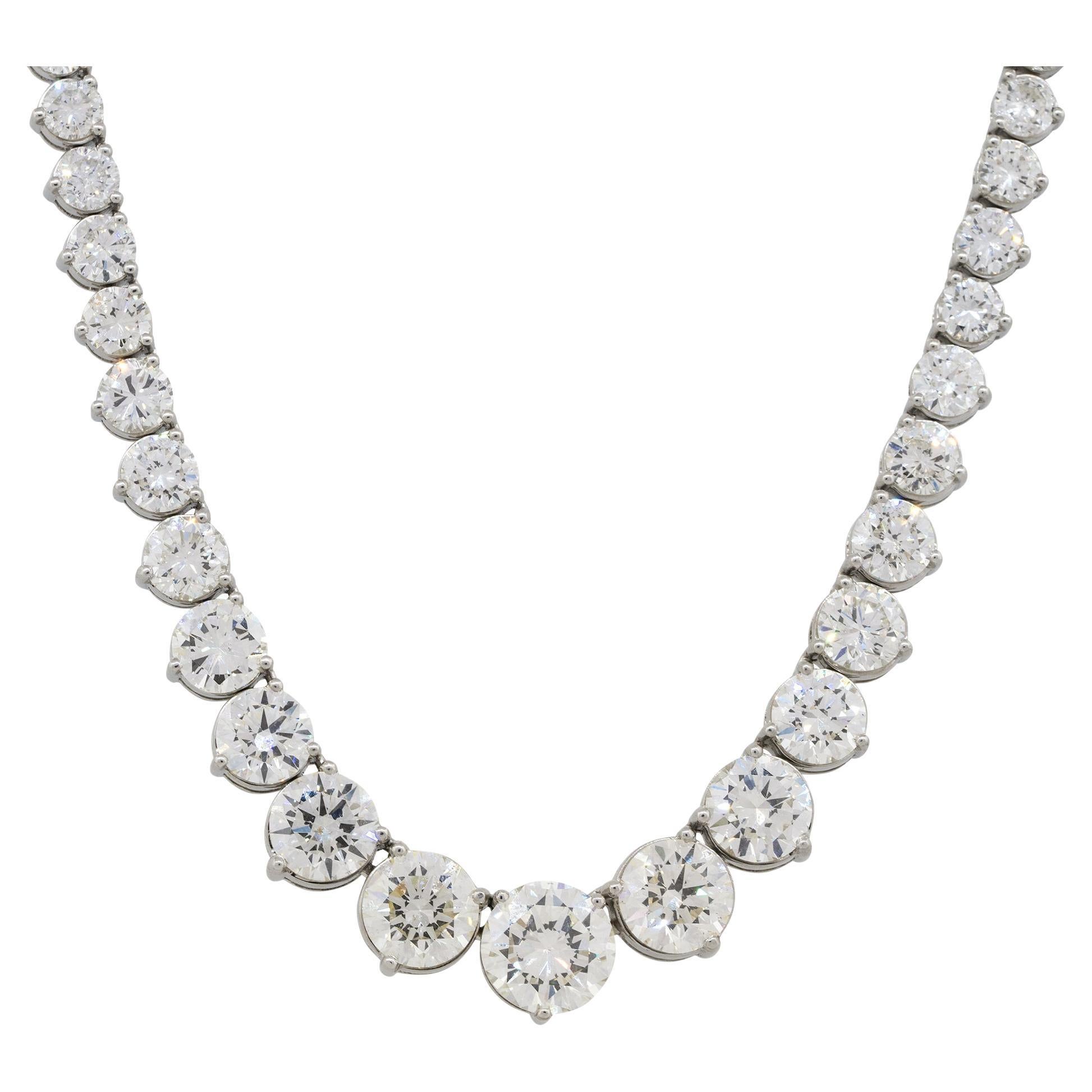 Collier tennis en platine avec diamants gradués naturels de 33,09 carats, en stock en vente
