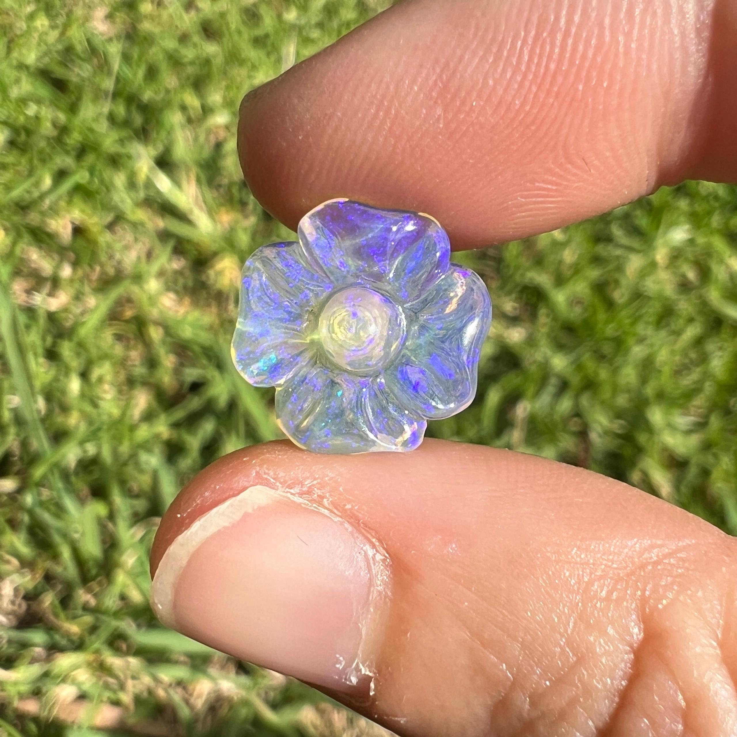 Natural 3.33 Ct Crystal Australian Opal Carved Opal mined by Sue Cooper In New Condition For Sale In BELCONNEN, ACT