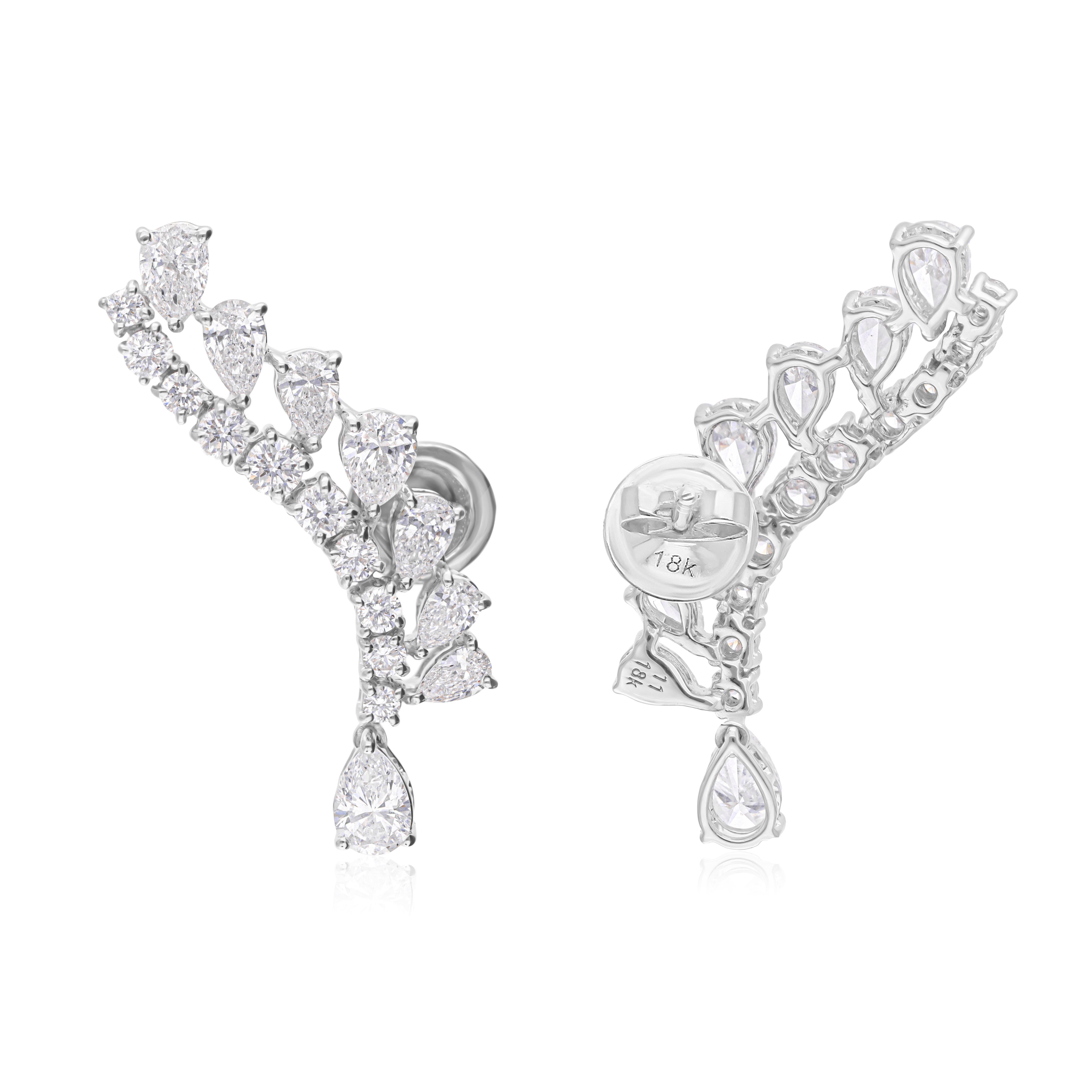 Boucles d'oreilles Nature 3.37 CTW Diamond Curved Ear Climber Drop Earrings 18k White Gold Neuf - En vente à Diera, Dubai