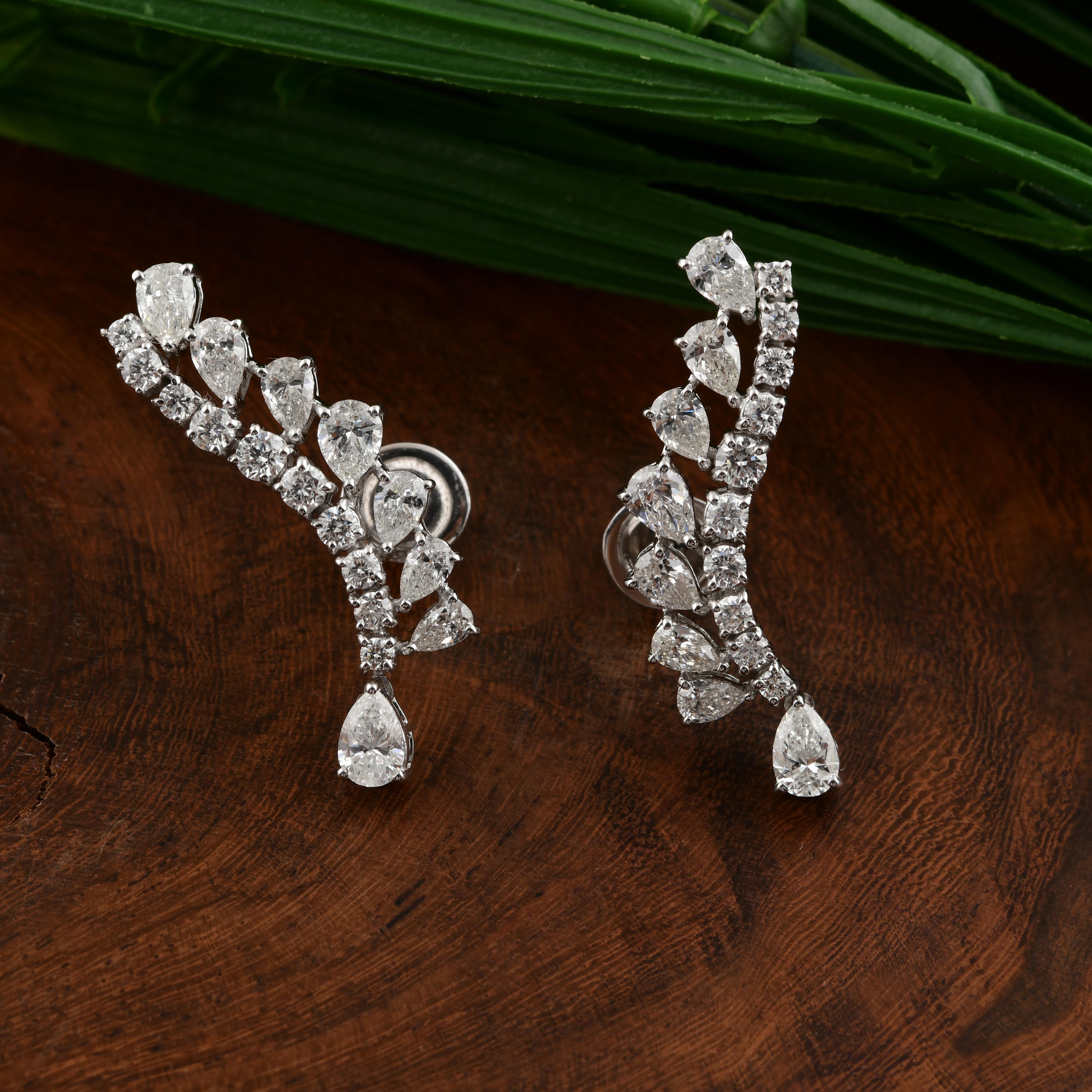 Boucles d'oreilles Nature 3.37 CTW Diamond Curved Ear Climber Drop Earrings 18k White Gold en vente 1