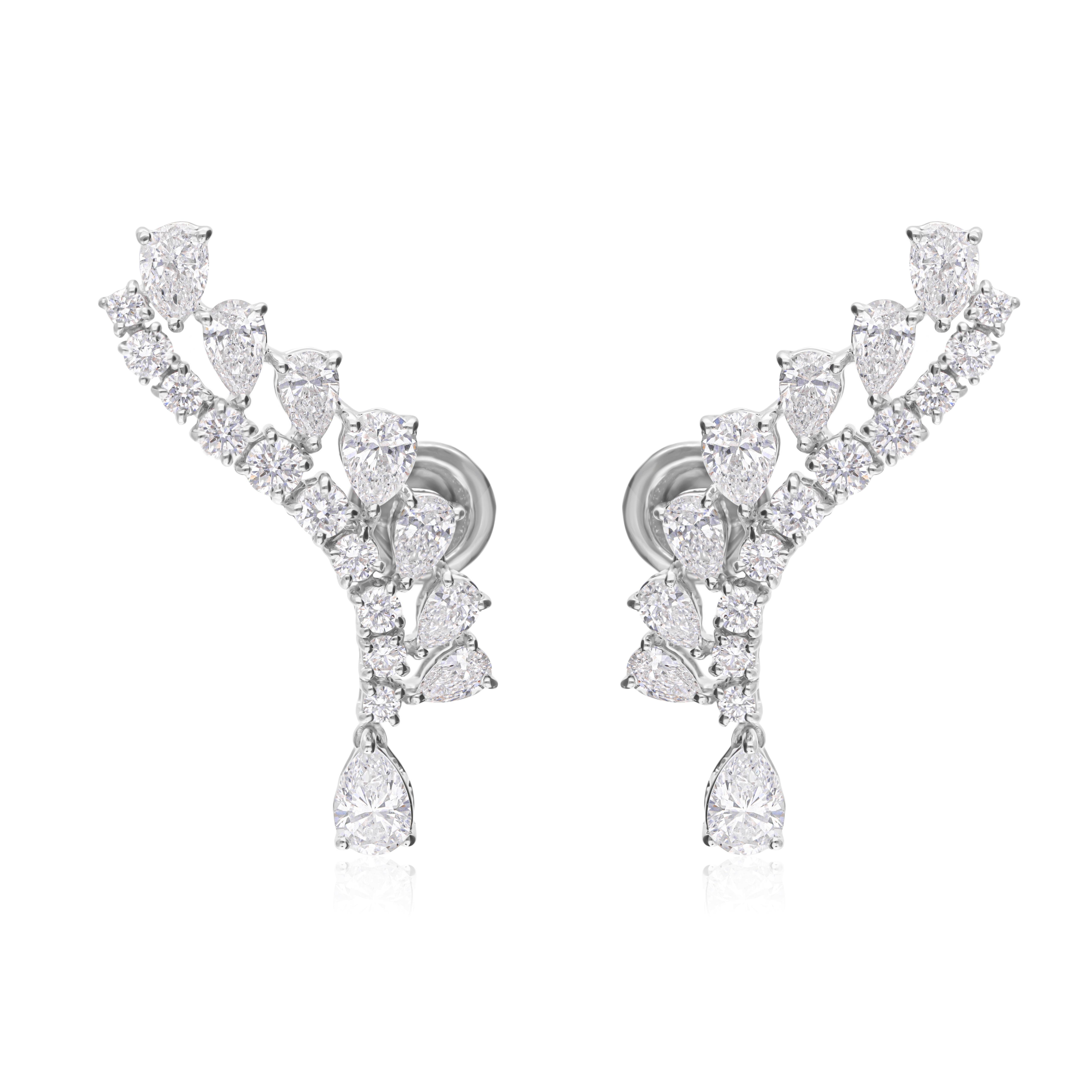 Boucles d'oreilles Nature 3.37 CTW Diamond Curved Ear Climber Drop Earrings 18k White Gold en vente 3