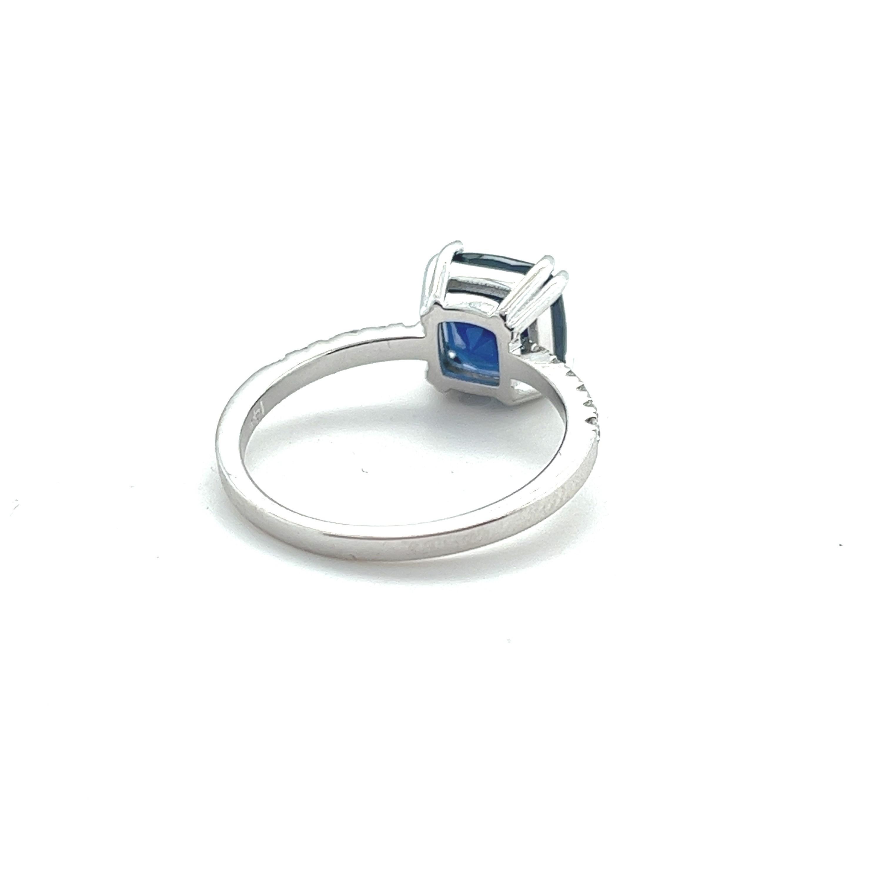 Cushion Cut Natural 3.39 carat Sapphire Diamond Gemstone Ring For Sale