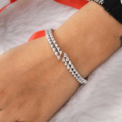 Manschettenarmband aus 14 Karat Weißgold mit natürlichem 3,45 Karat birnenförmigem Diamanten