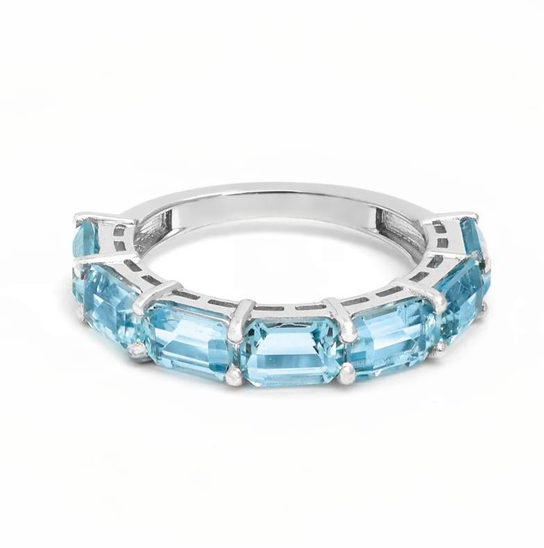 Natural 3.45 cts aquamarine half band ring in 18k gold In New Condition For Sale In New York, NY