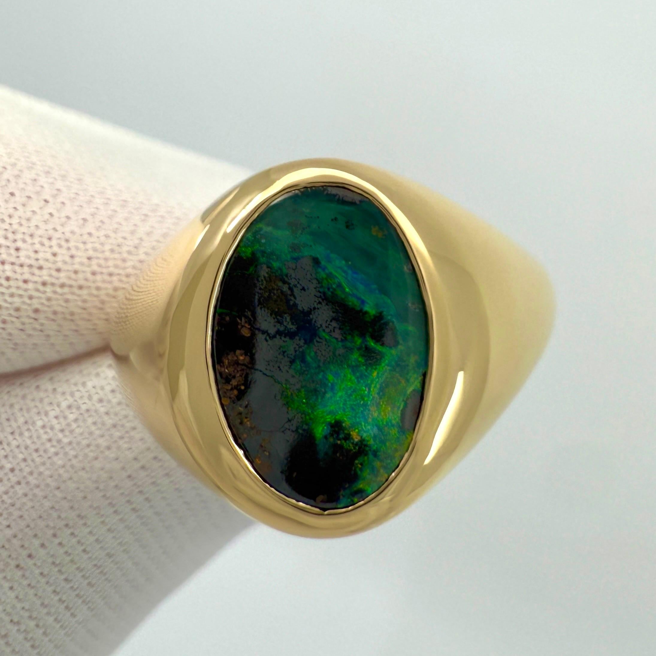 Taglio ovale Anello con sigillo ovale in oro giallo 18k con opale nero australiano Boulder da 3,45 ct. in vendita