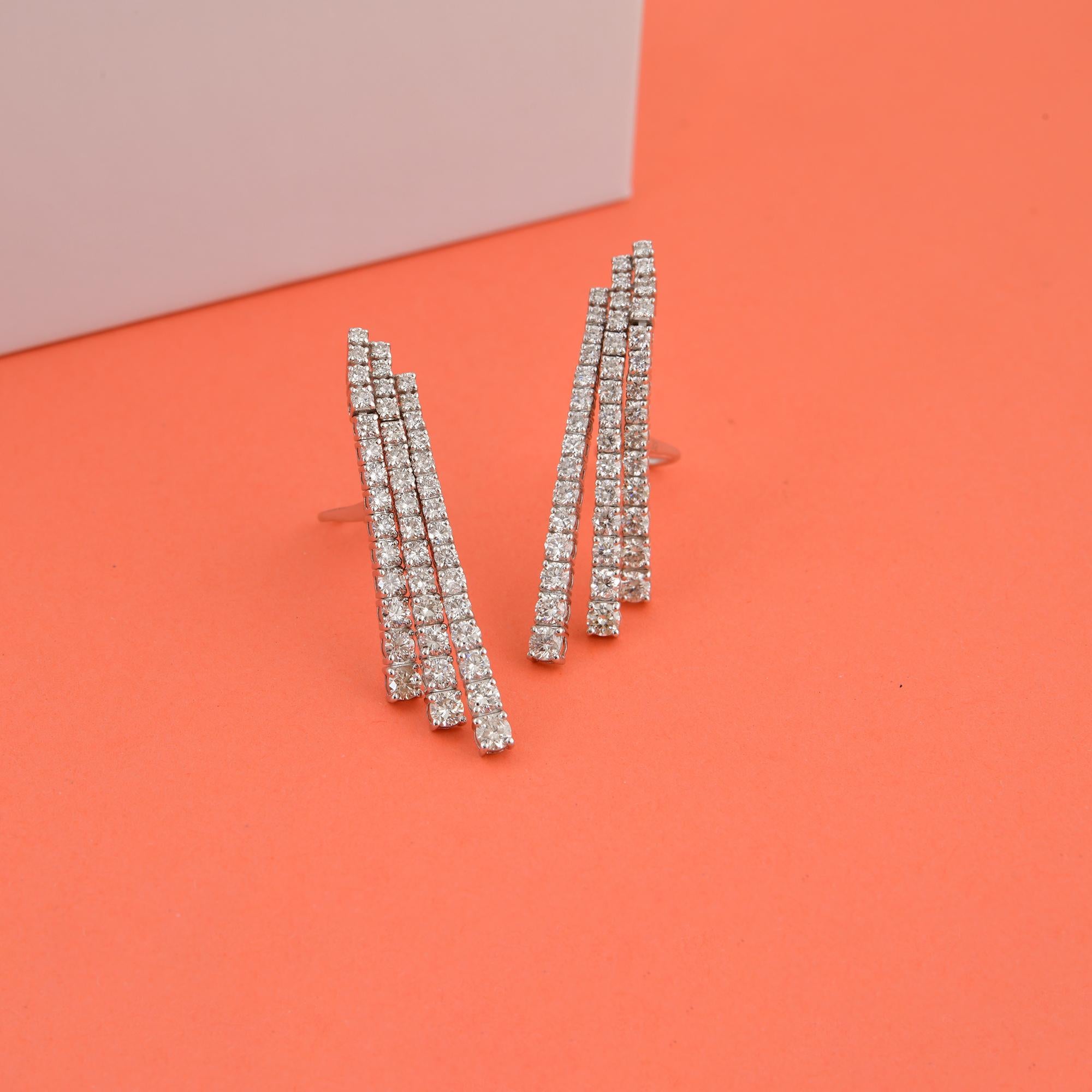 Natürliche 3,46 Karat runde Diamant-Ohrringe mit drei Linien aus 18 Karat Weißgold-Schmuck (Rundschliff) im Angebot