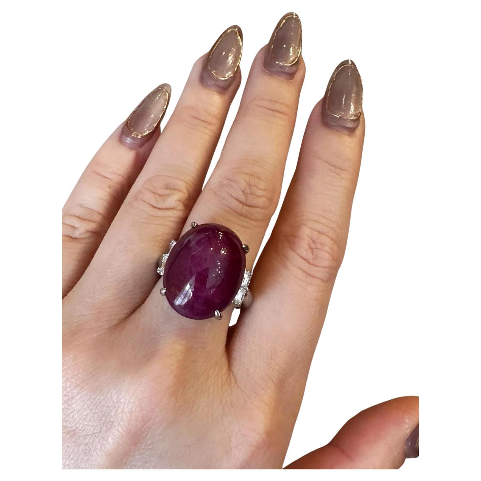Anillo de diamantes y cabujón de rubí estrella natural de 34,75 quilates en platino