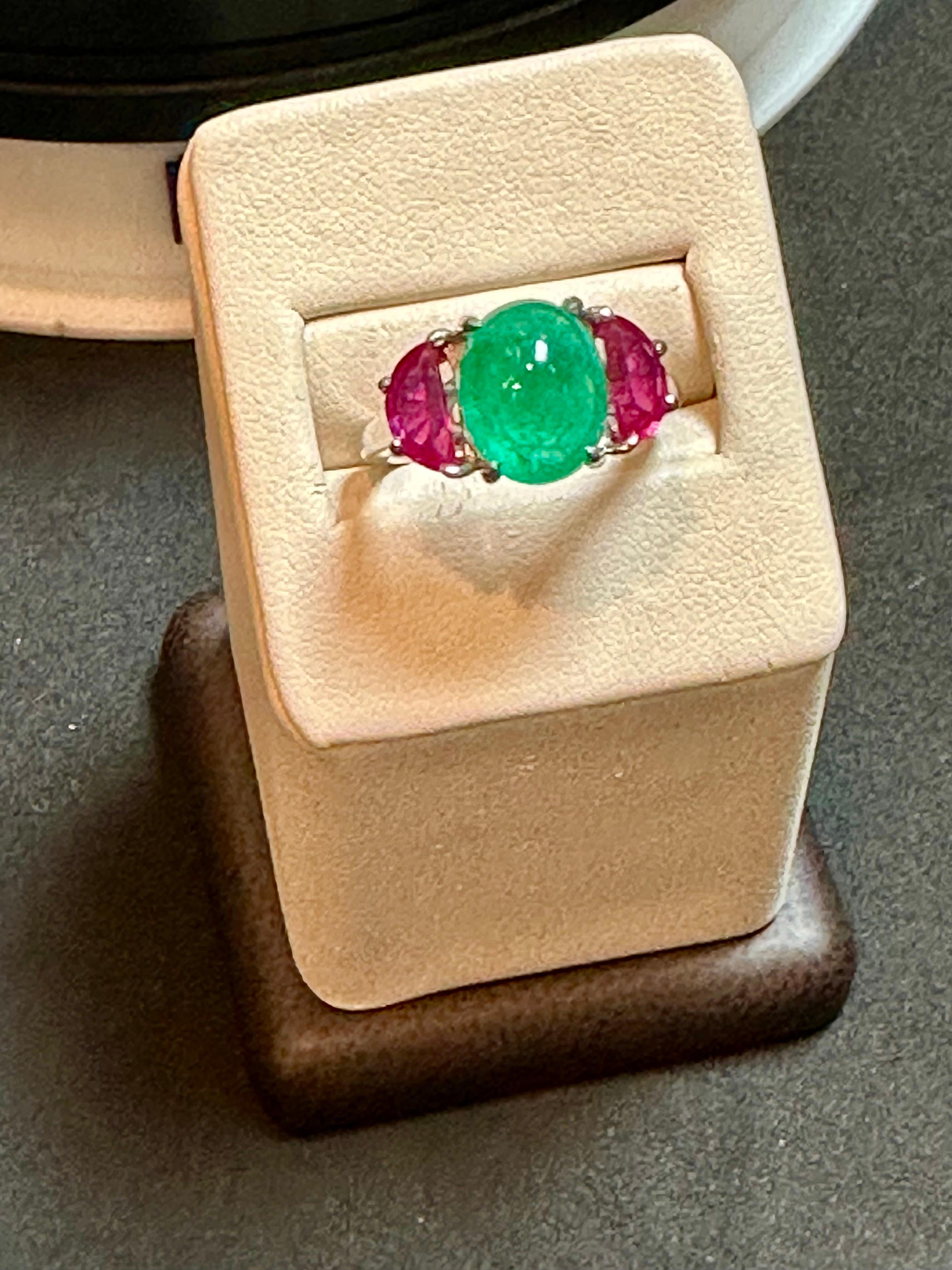 Natural 3.5 Carat Emerald Cabochon & Ruby Ring in Platinum, Estate In Excellent Condition In New York, NY