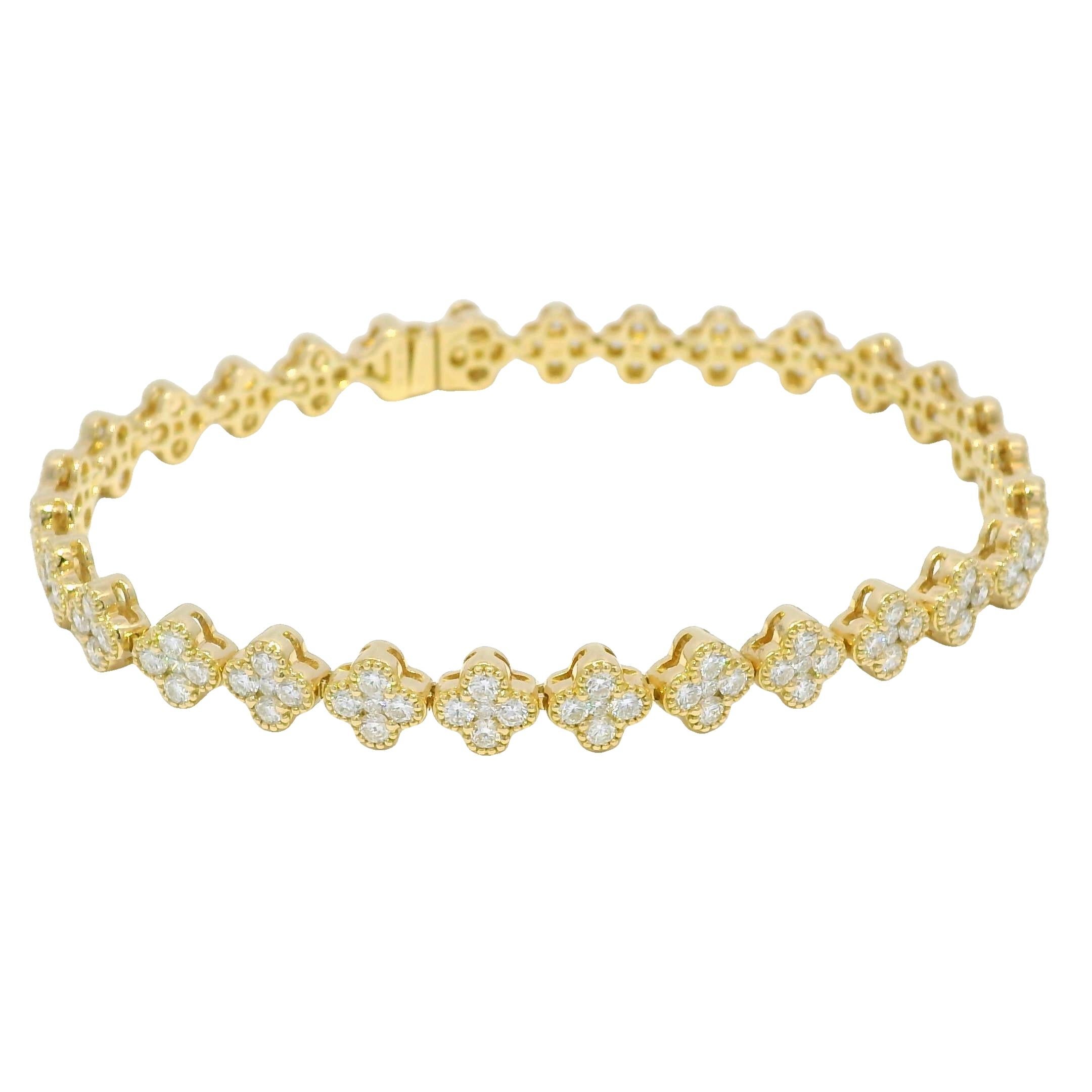 Natürliches 3,56 Karat Diamant 18-Karat Kleeblatt Armband Armband Vorrätig (Rundschliff) im Angebot
