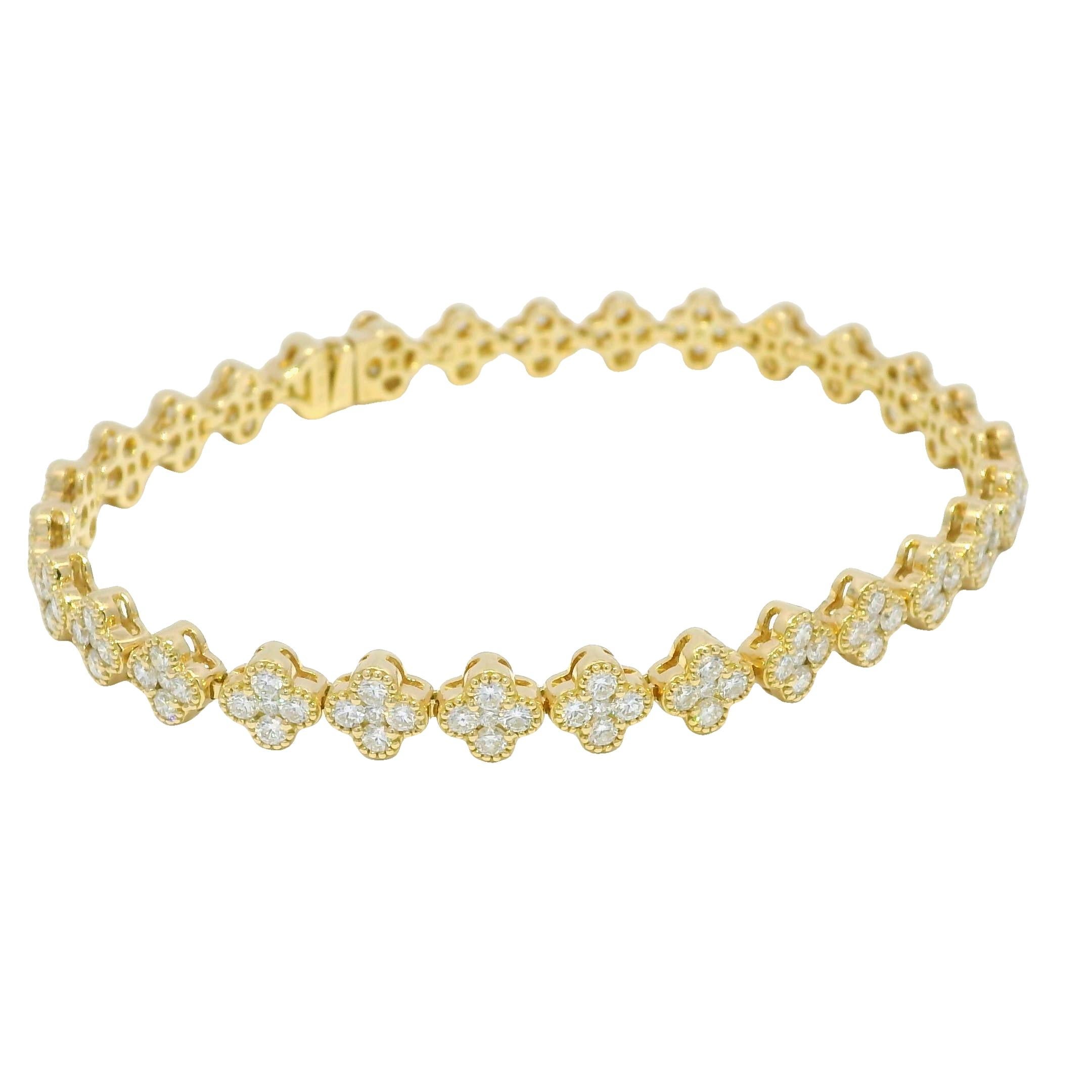 Natürliches 3,56 Karat Diamant 18-Karat Kleeblatt Armband Armband Vorrätig im Angebot 1