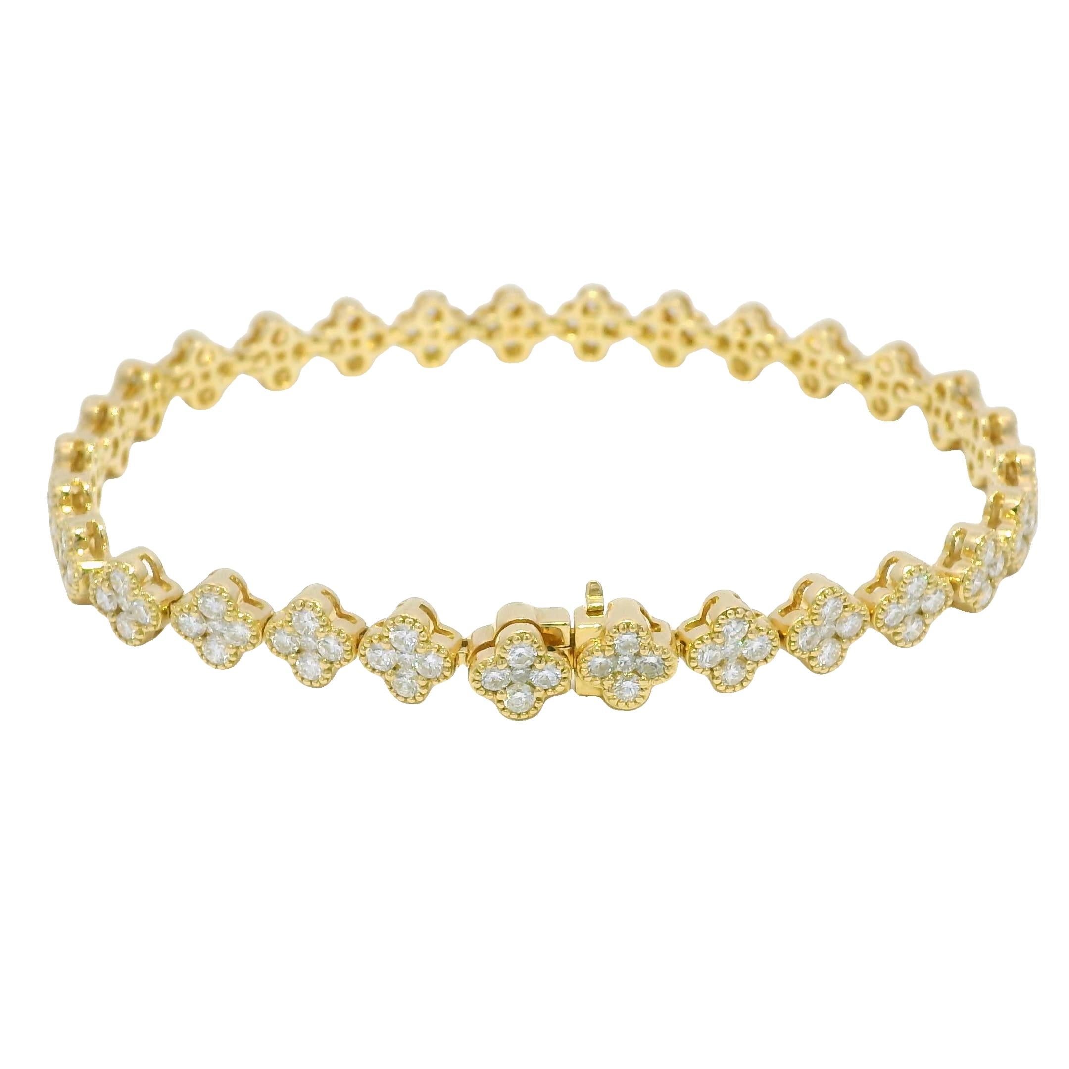 Natürliches 3,56 Karat Diamant 18-Karat Kleeblatt Armband Armband Vorrätig im Angebot 3