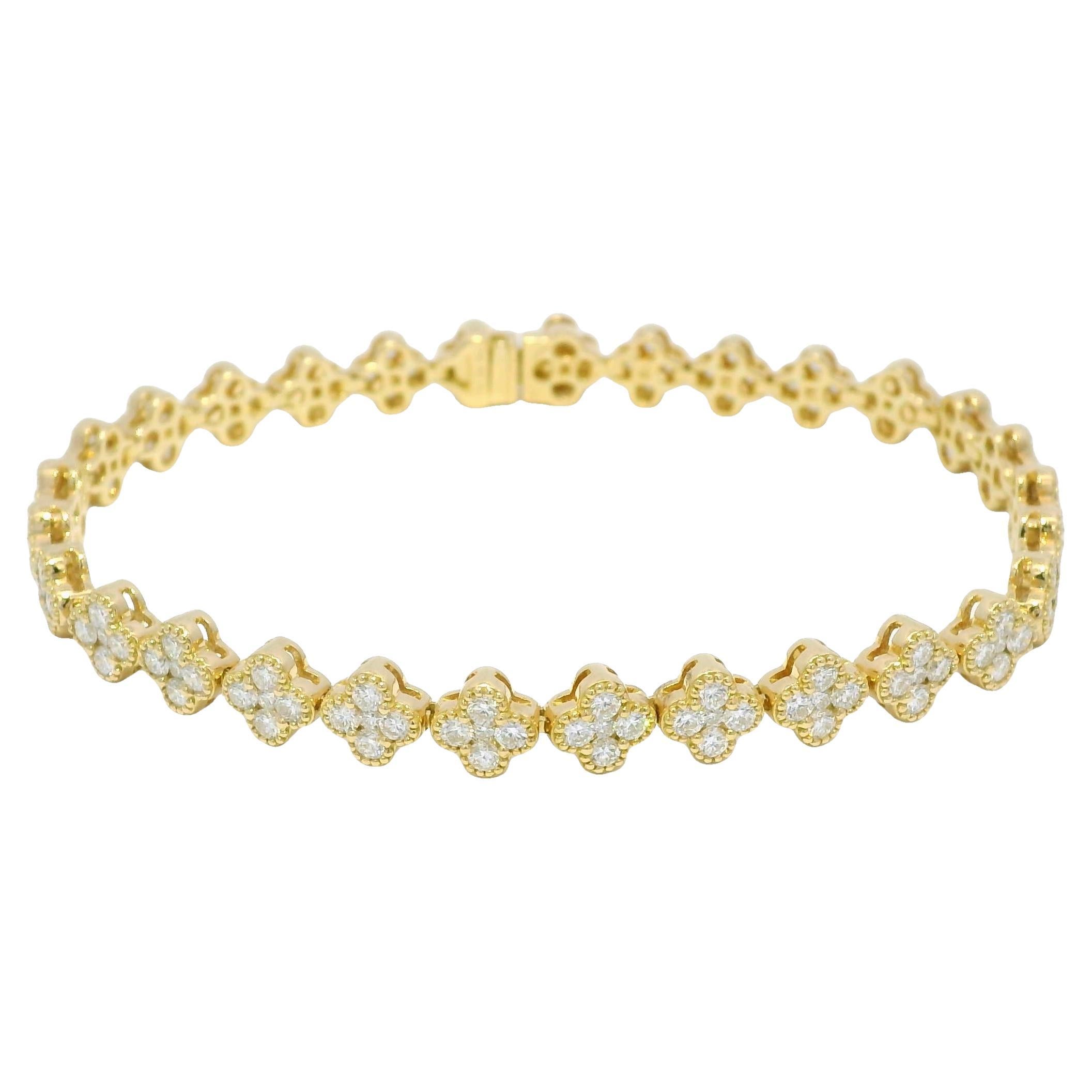 Natürliches 3,56 Karat Diamant 18-Karat Kleeblatt Armband Armband Vorrätig im Angebot