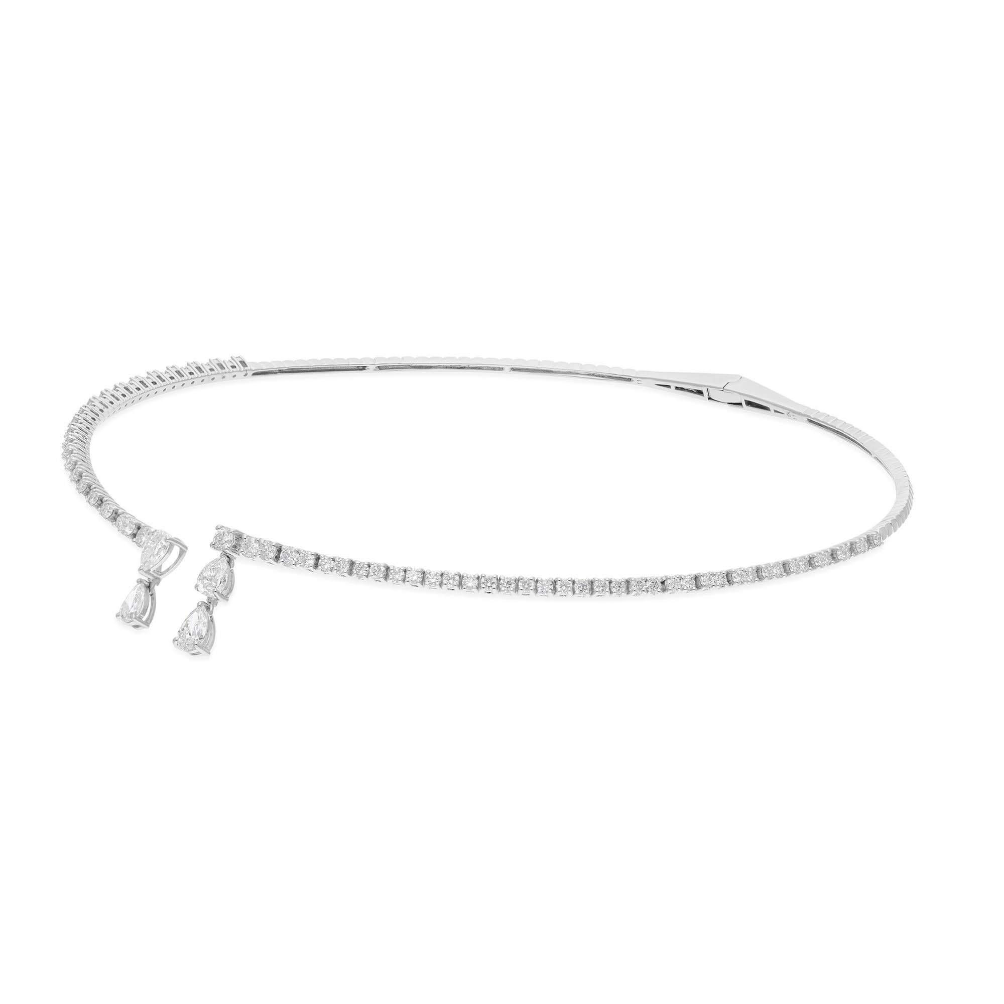 Realizzati in oro a 18 carati, questi squisiti orecchini sono impreziositi da 3,58 carati di diamanti scintillanti.

Segui la vetrina di Spectrum Jewels per vedere le ultime collezioni e i pezzi esclusivi. Spectrum Jewels è orgoglioso di essere