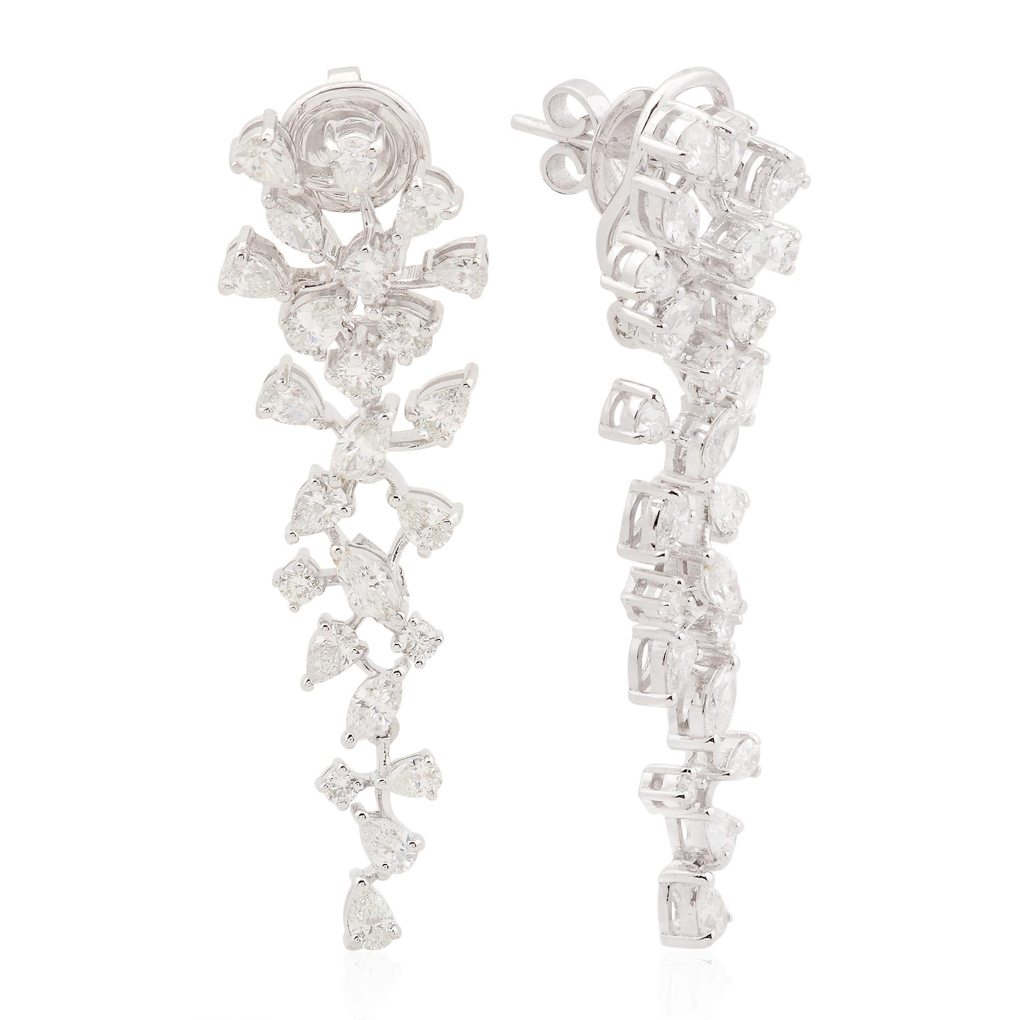 Coulées dans de l'or 14 carats, ces boucles d'oreilles exquises sont serties de 3,60 carats de diamants étincelants.

Suivez la vitrine de Spectrum Jewels pour découvrir la dernière collection et les pièces exclusives. Spectrum Jewels est fièrement