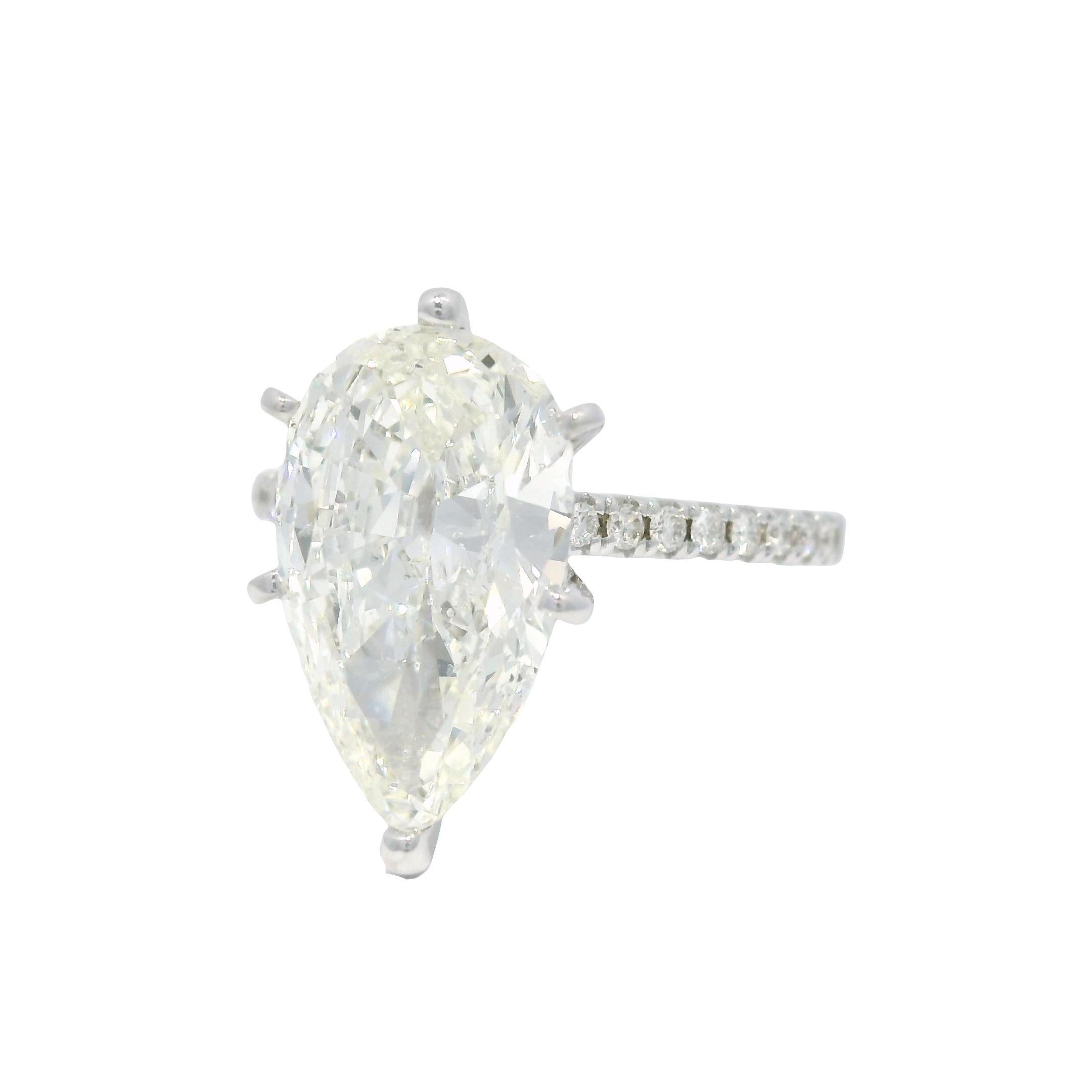Taille poire Natural 3.61 Carat Pear Shaped Diamond 18-Karat Engagement Ring In Stock en vente