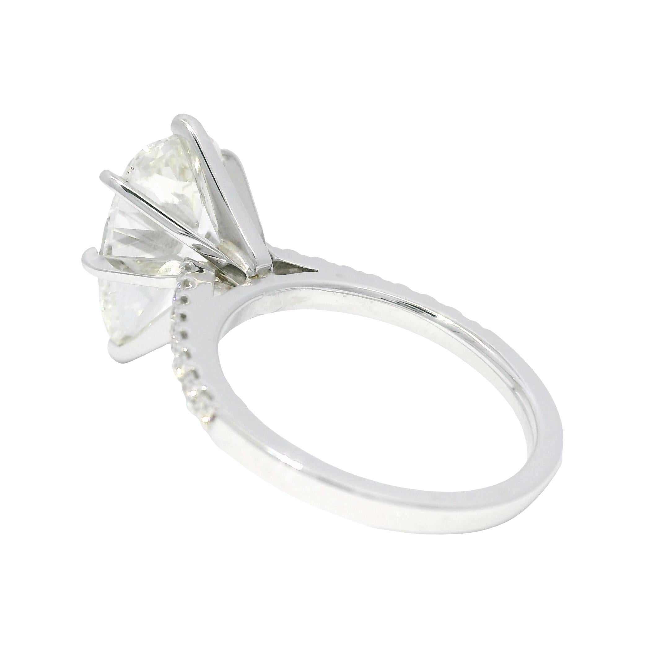 Natural 3.61 Carat Pear Shaped Diamond 18-Karat Engagement Ring In Stock Excellent état - En vente à Boca Raton, FL