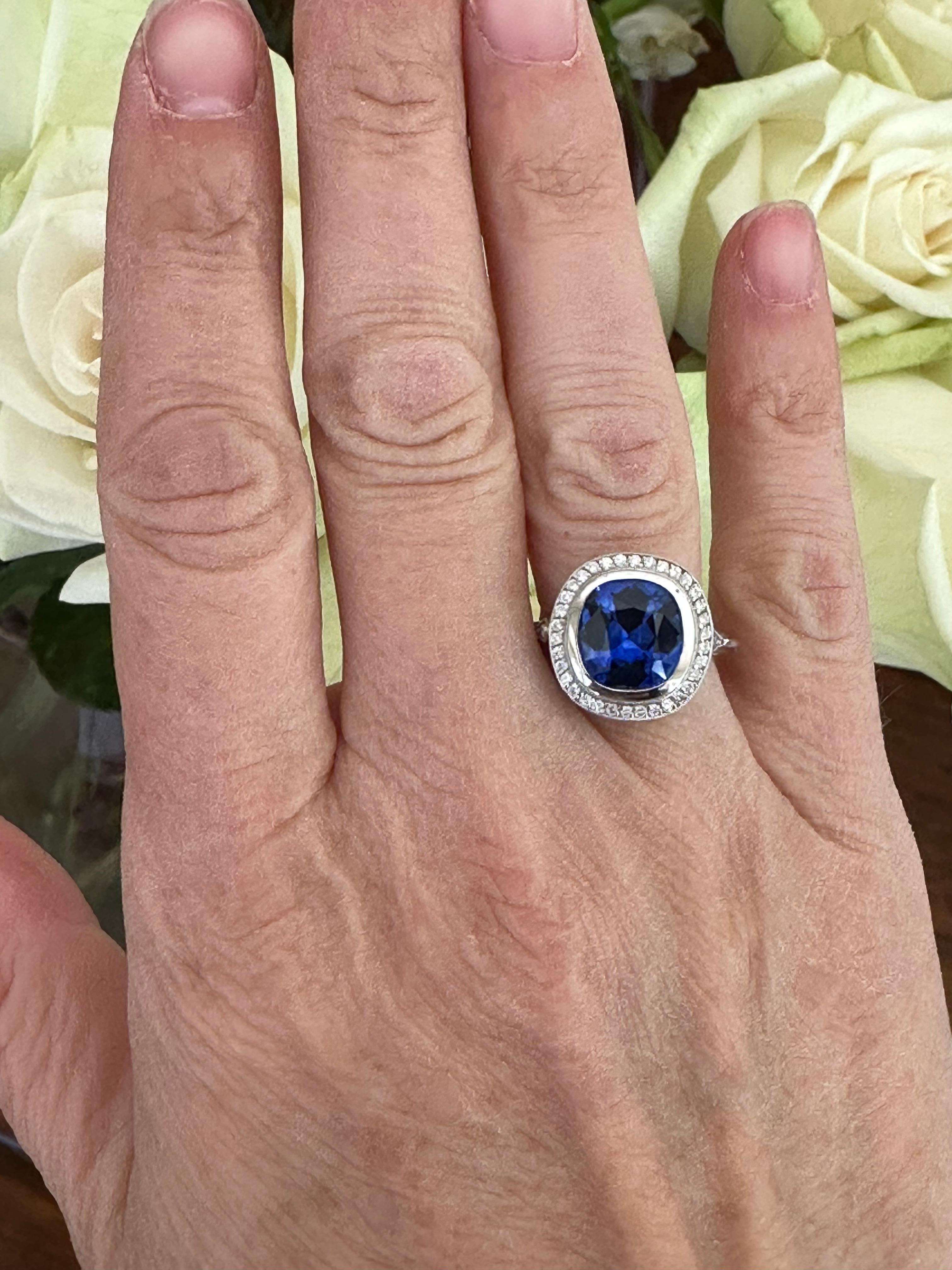 Cocktailring mit natürlichem 3,67 Karat Madagaskar-Blauem Saphir und Diamant im Angebot 2
