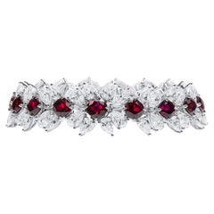 Naturale 37,10 carati. Bracciale TW con rubini birmani taglio a cuscino e diamanti, in oro bianco 18 carati